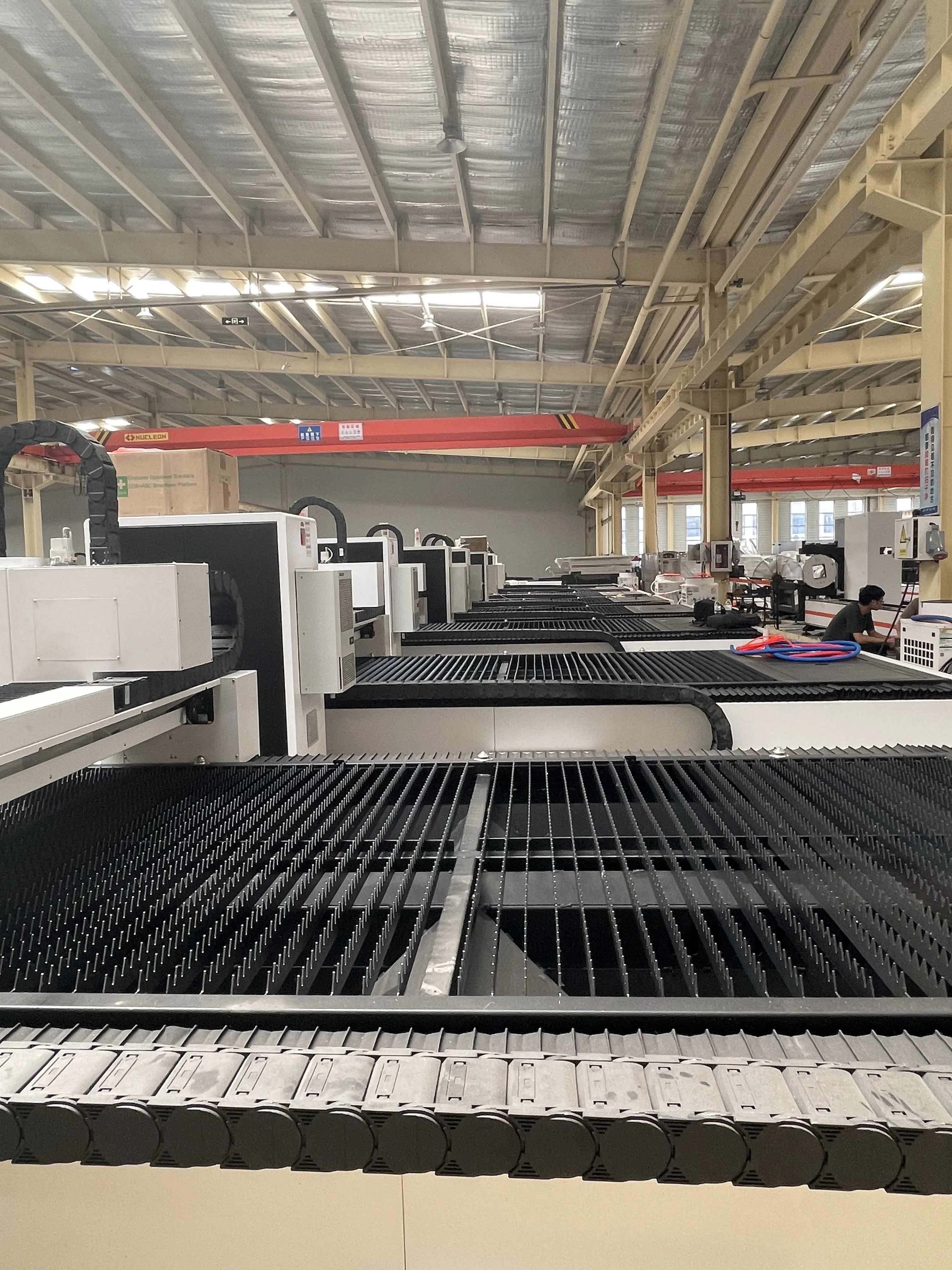 Factory Price Fiber Laser Cutting Machine Iron Cutting Machine Laser 6000w Exchange Table