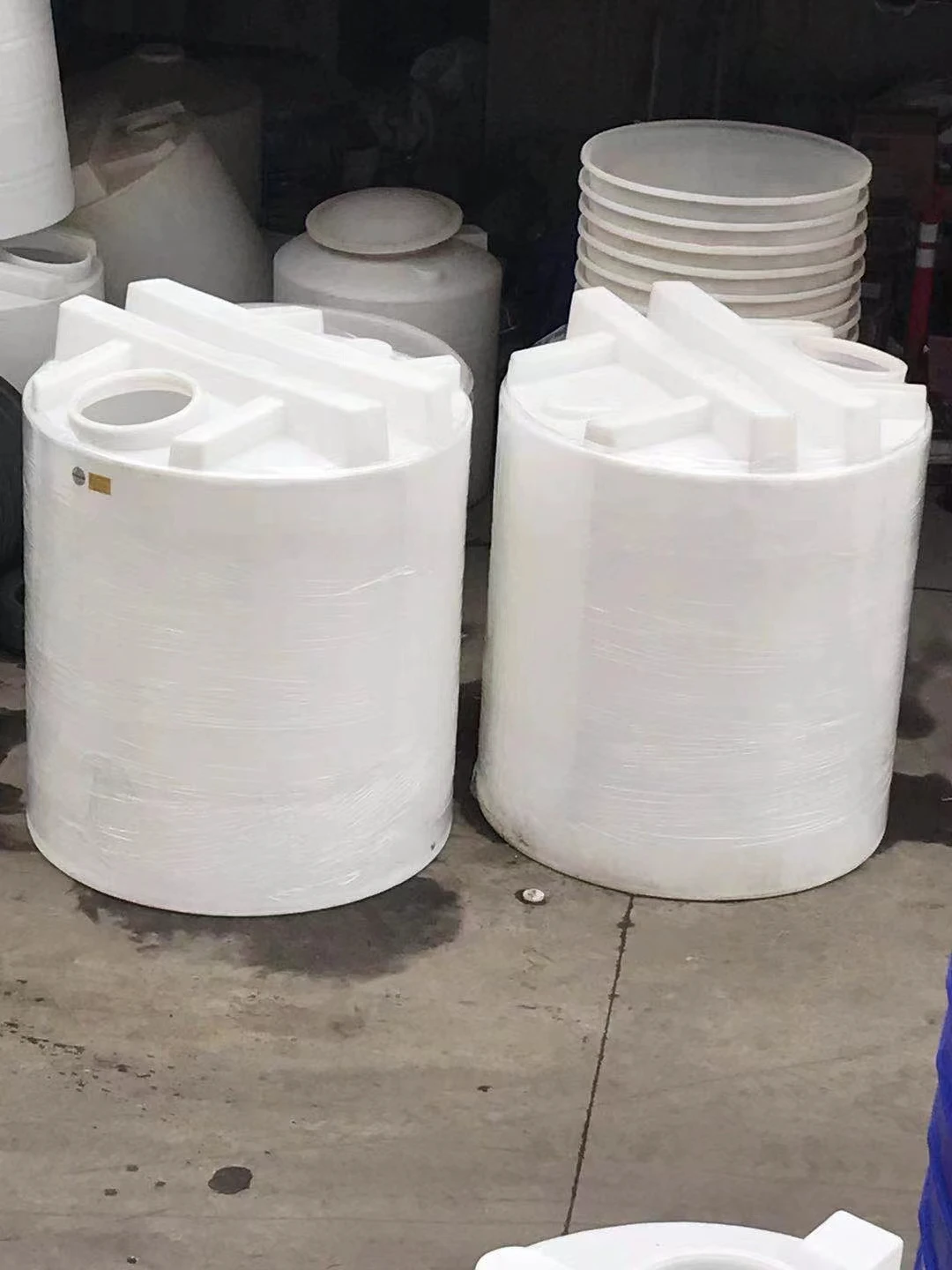 Plastic conical bottom dosing storage tank	mixing tank with agitator