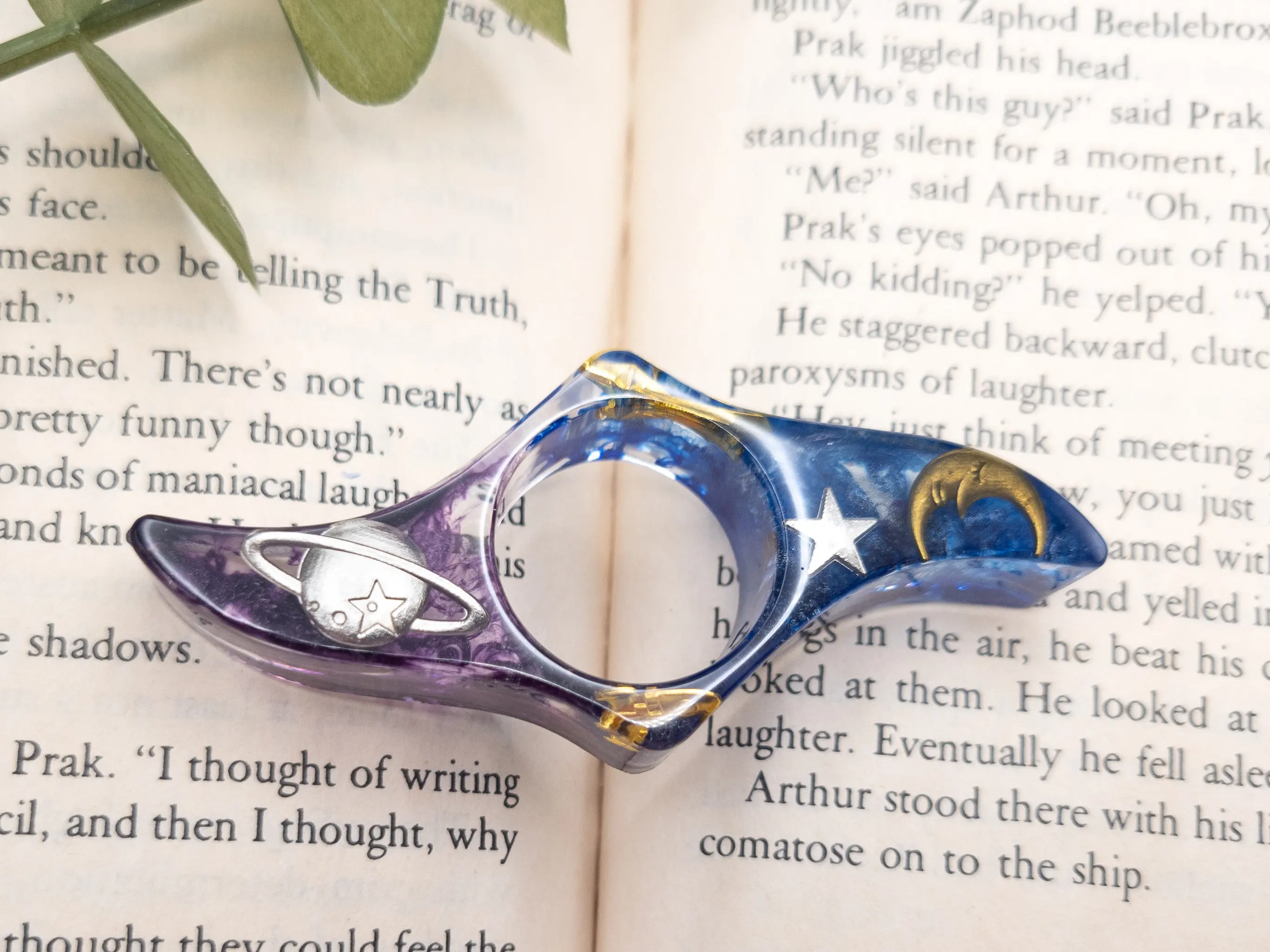 Space Moon Star Resin Book Press Thumb Page Holder Reader Gift Bookmark Reading Aid Gift