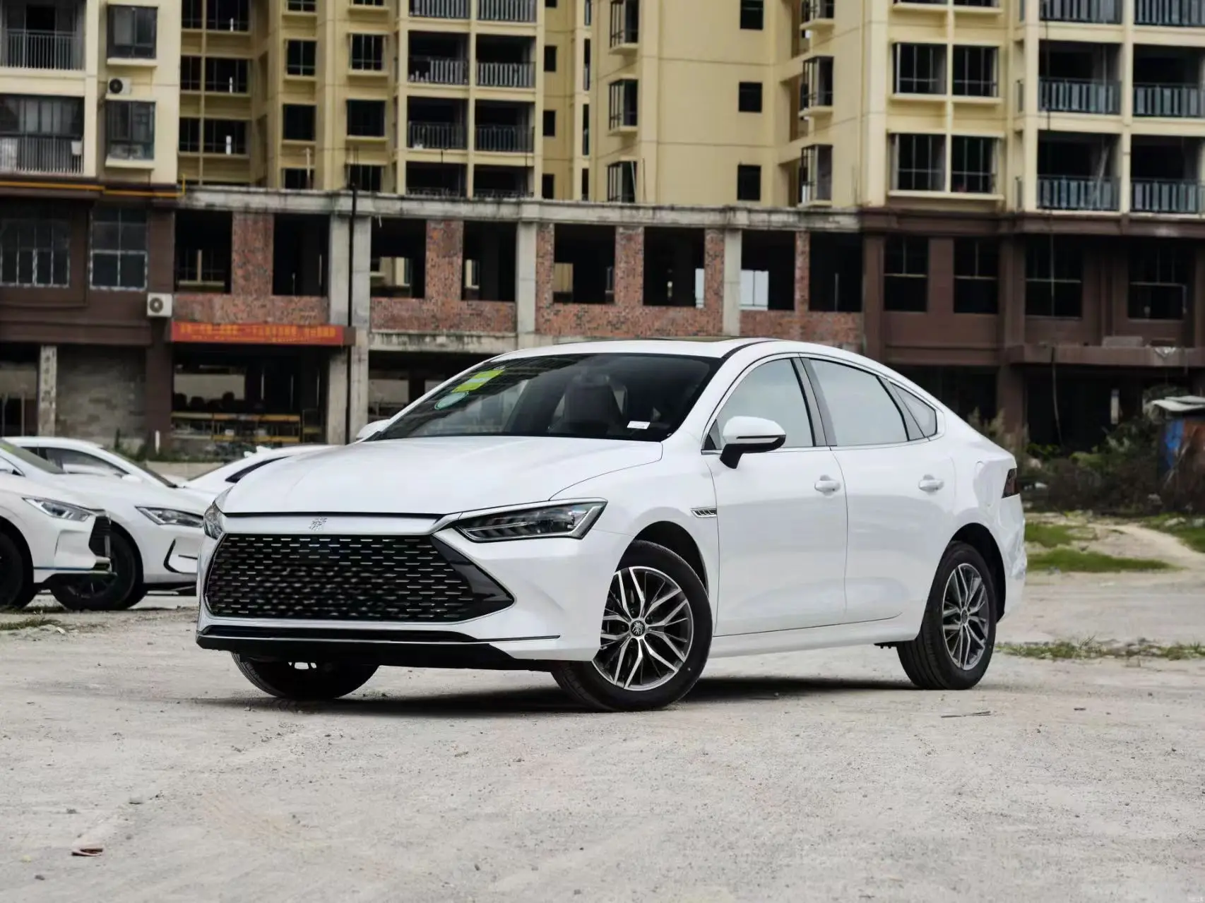 2024 Новый гибридный автомобиль BYD Qin PLUS DM-i
