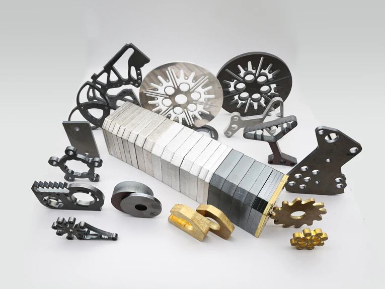 HGTECH good price 1000w 2000w 3000w Raycus stainless steel carbon steel metal tube pipe laser cutting machine fiber laser cutter