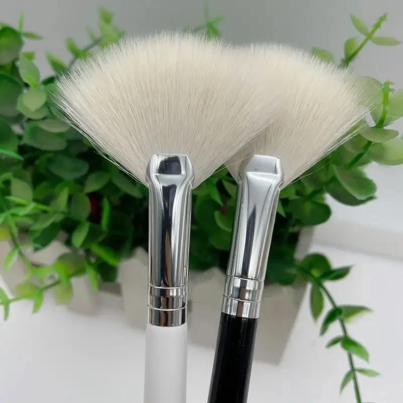 Wholesale Facial Makeup Foaming Clear Skin Esthetician Brush White Goat Hair Fan Brush For Face Mask Application Foaming brush