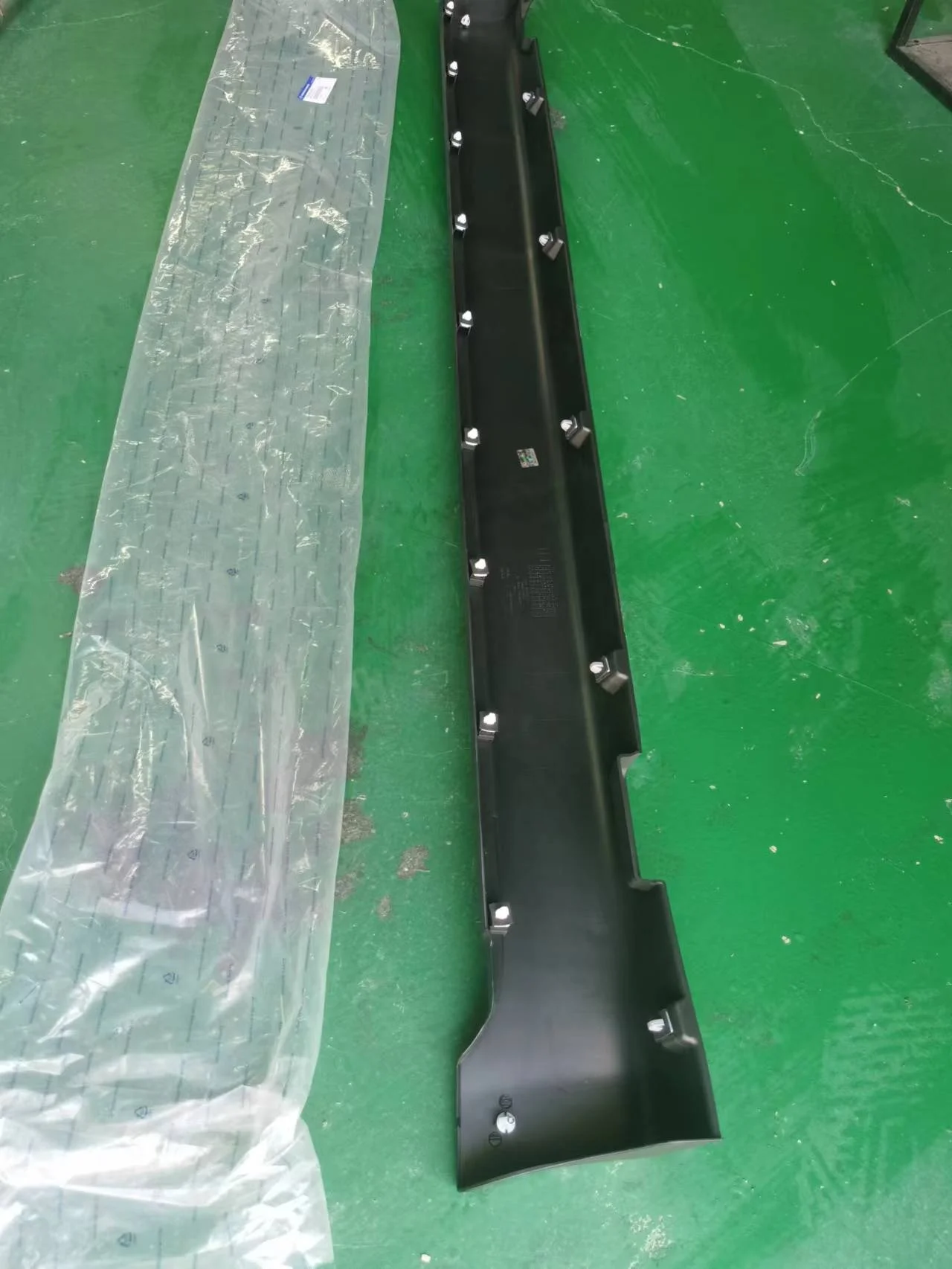 Ssangyong left front bottom big edge fits KORANDO OE7955034001