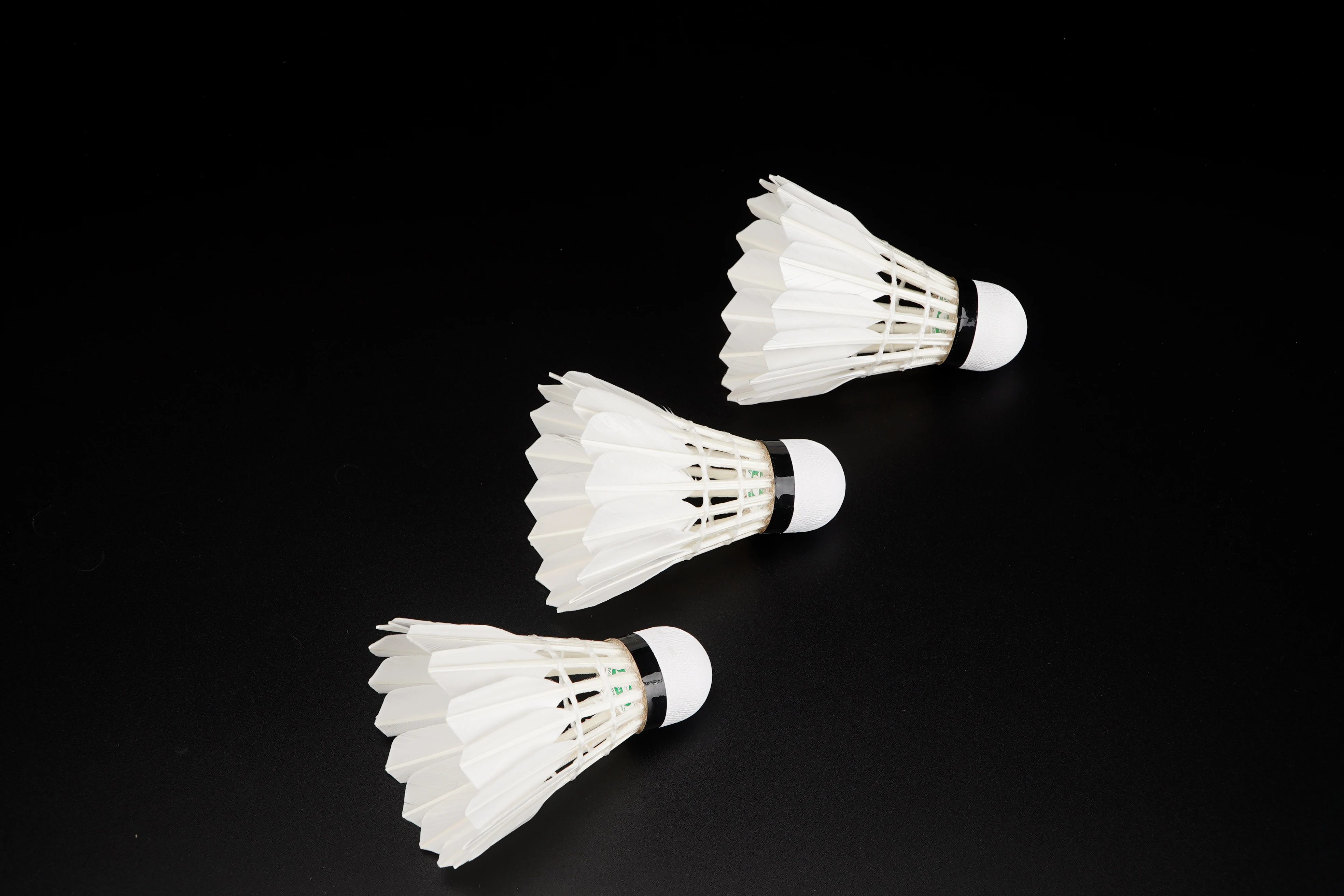 Cheap Price High Speed Good quality 76/77/78 Badminton shuttlecock For Indoor badminton Professional Training To Korea Market