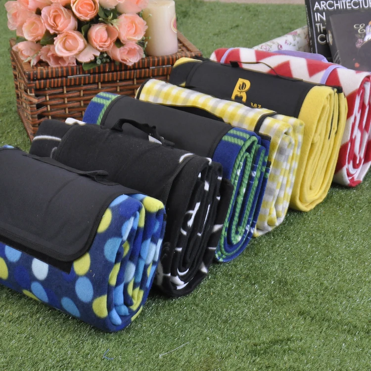 water resistant picnic blanket and easy fold up picnic rug