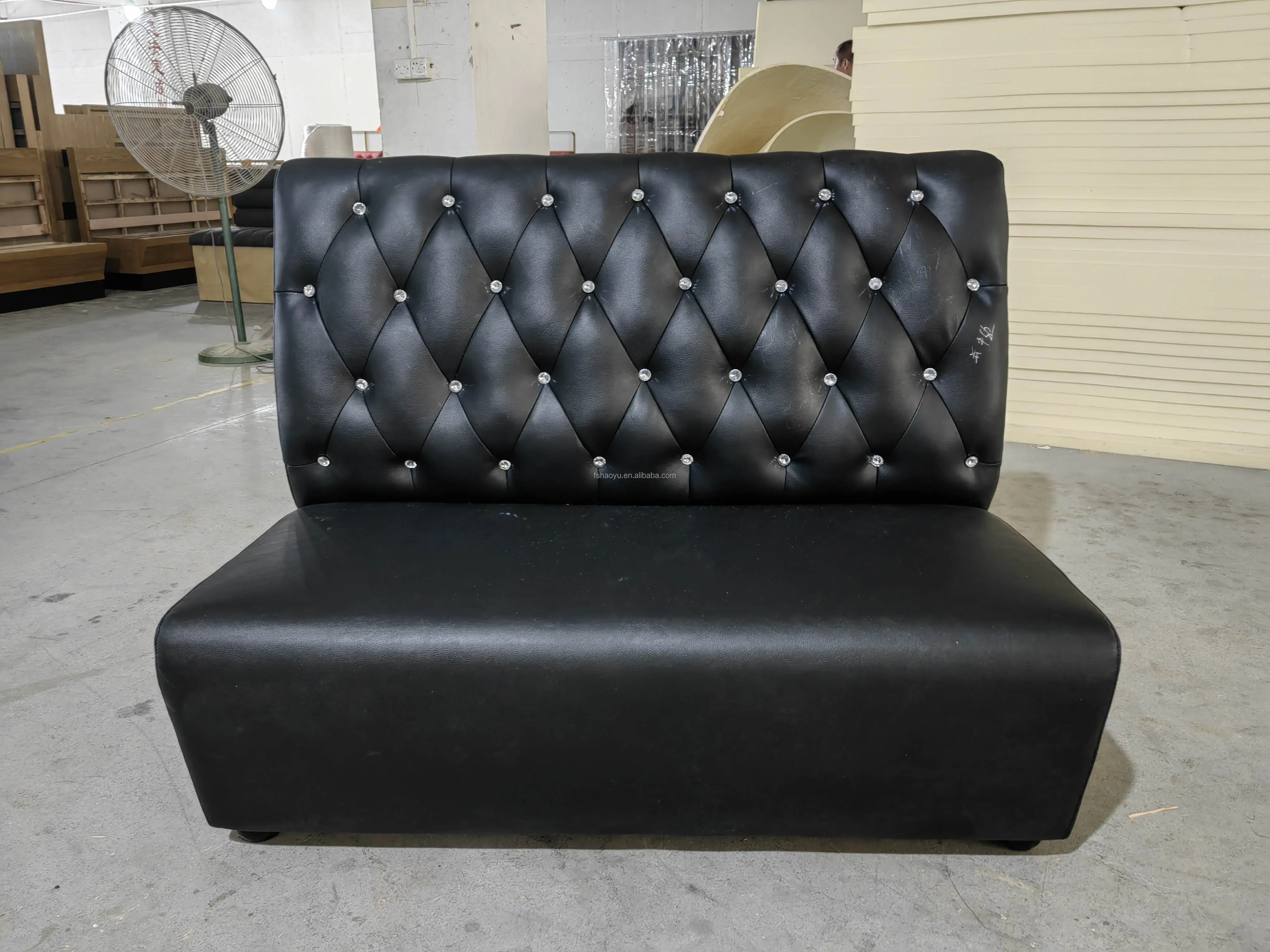 Wholesale U Shape Custom Nightclub Bar Lounge Furniture Fast Food KTV Velvet Round Nightclub Booth Seating