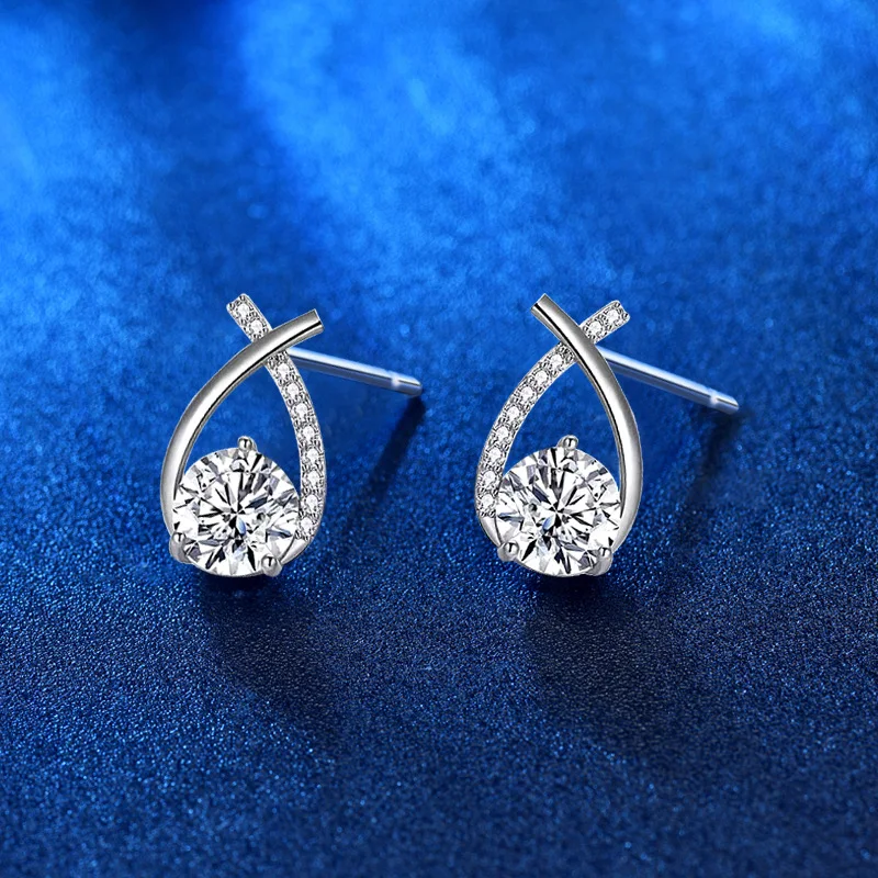 Fashion Light Luxury Moissanite Diamond Stud Earrings 0.5 ct D Color 925 Sterling Silver Fishtail Crosses Earrings for women