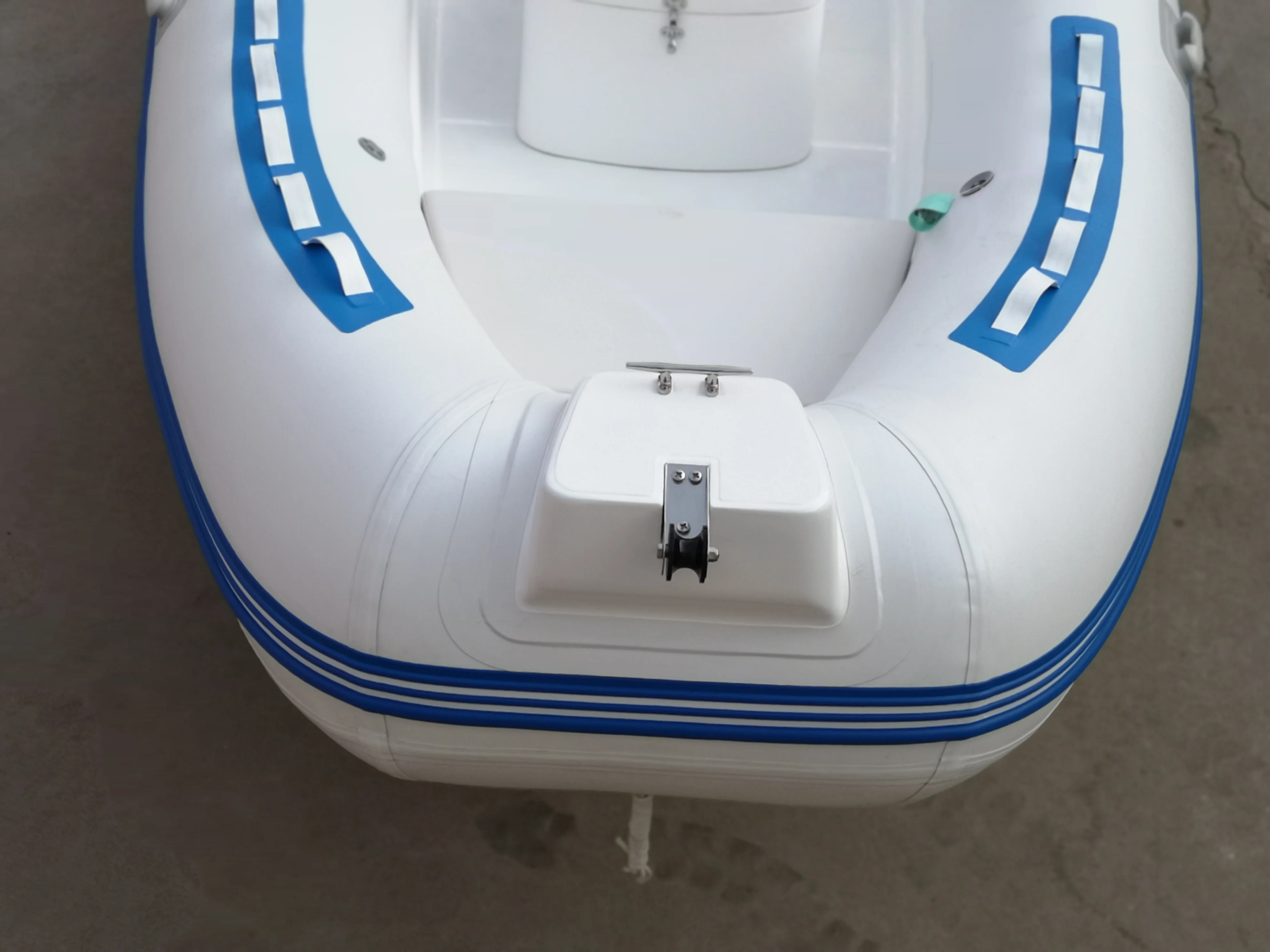 10-12 Person High-Speed Fiberglass Fishing Boat 5.4 Meters Fast Yacht for Surfing Manufactured by High-Speed Boat Manufacturer