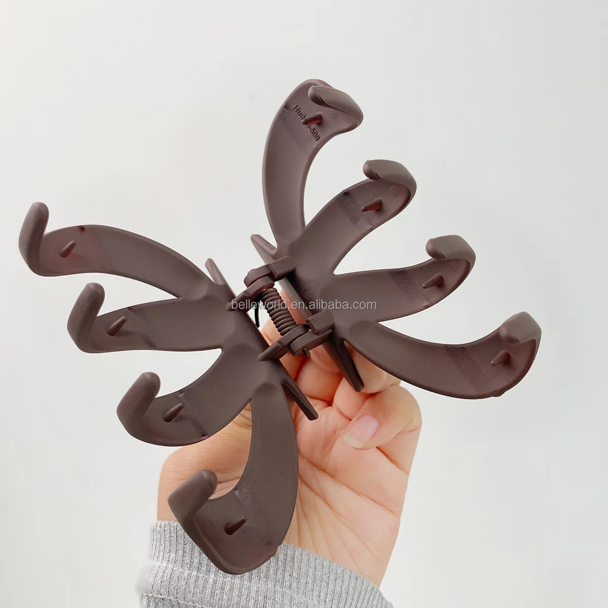 BELLEWORLD wholesale 10.5cm matte colors fashion jaw claw clip for women winter simple style crab claw clip clamp manufacturers