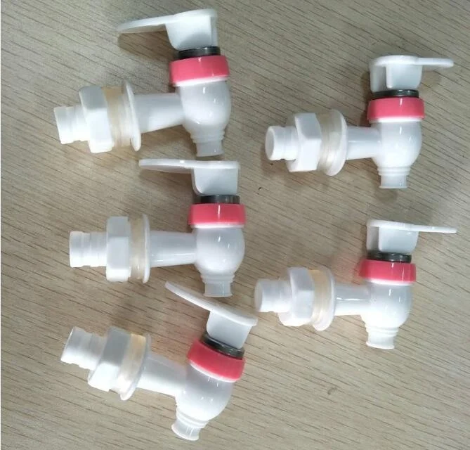 
Пластиковый кран для водопроводного бака TP014 