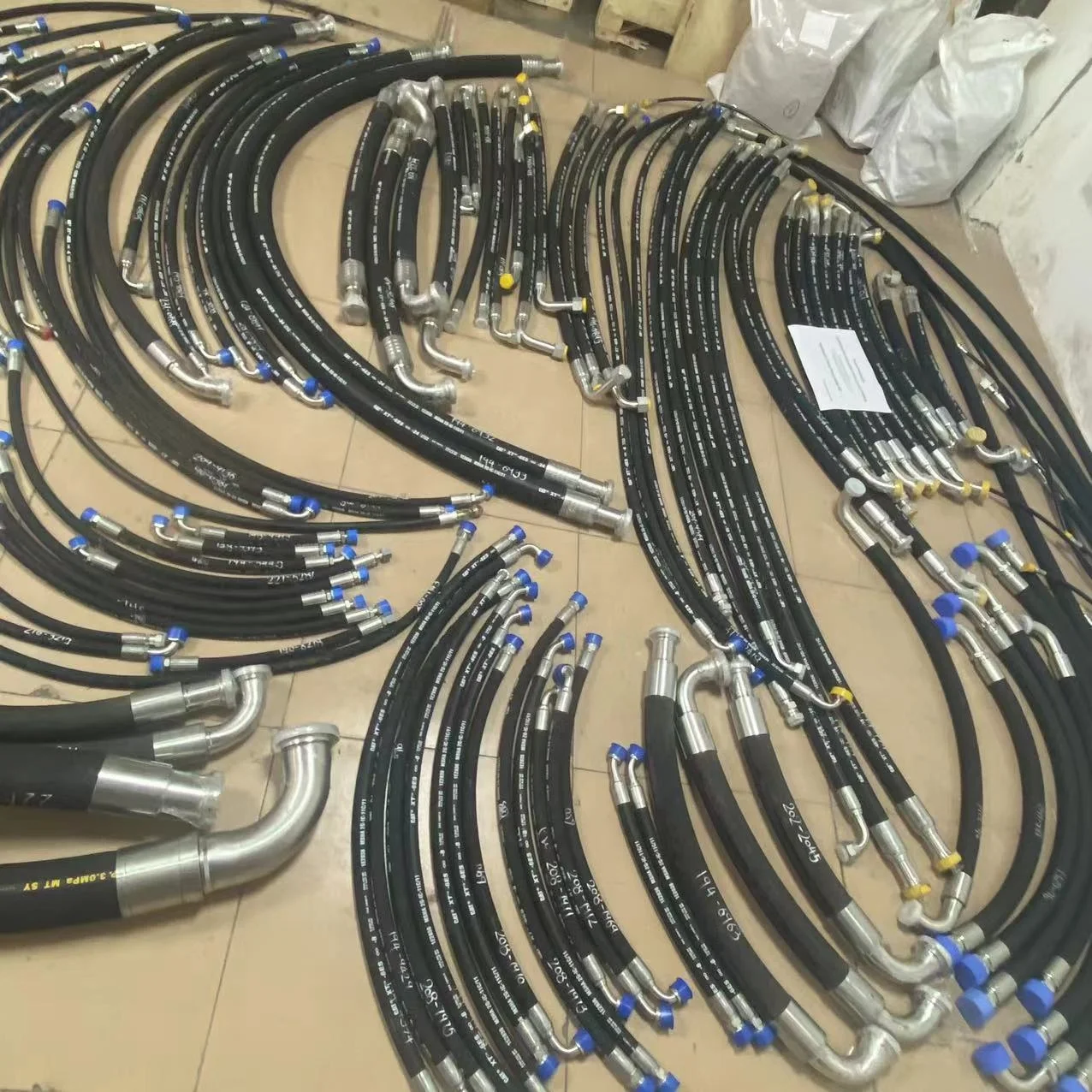 Оригинальный высококачественный гусеничный 740 сочлененный самосвал полный комплект шлангов для кошек