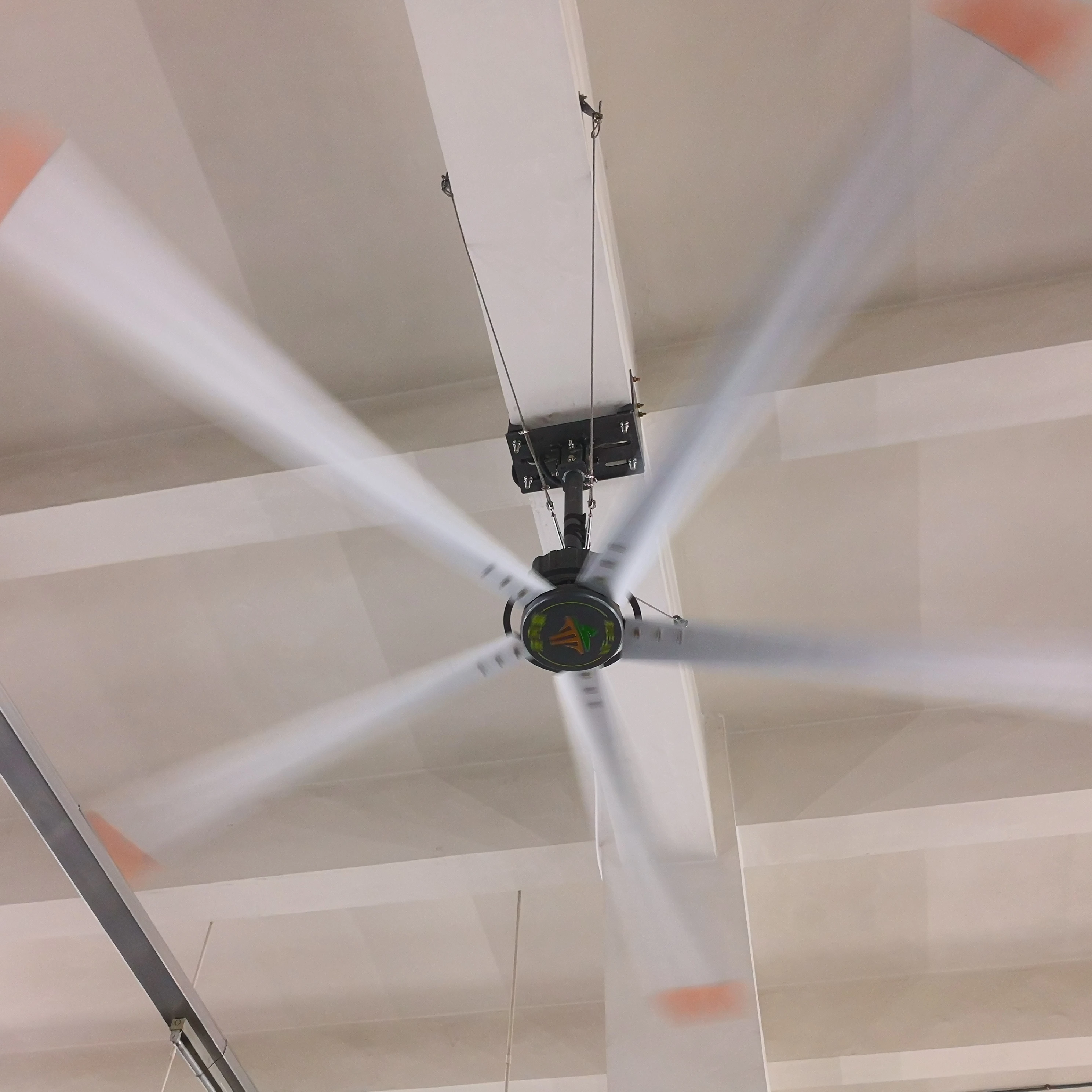 Китайский завод HVLS производитель промышленных больших потолочных вентиляторов для