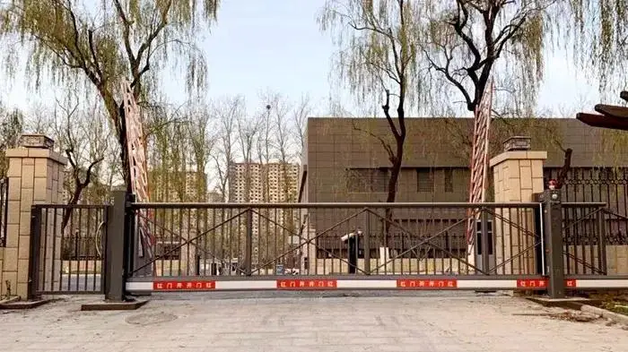 China cantilever gate and entrance gates for school and hospital