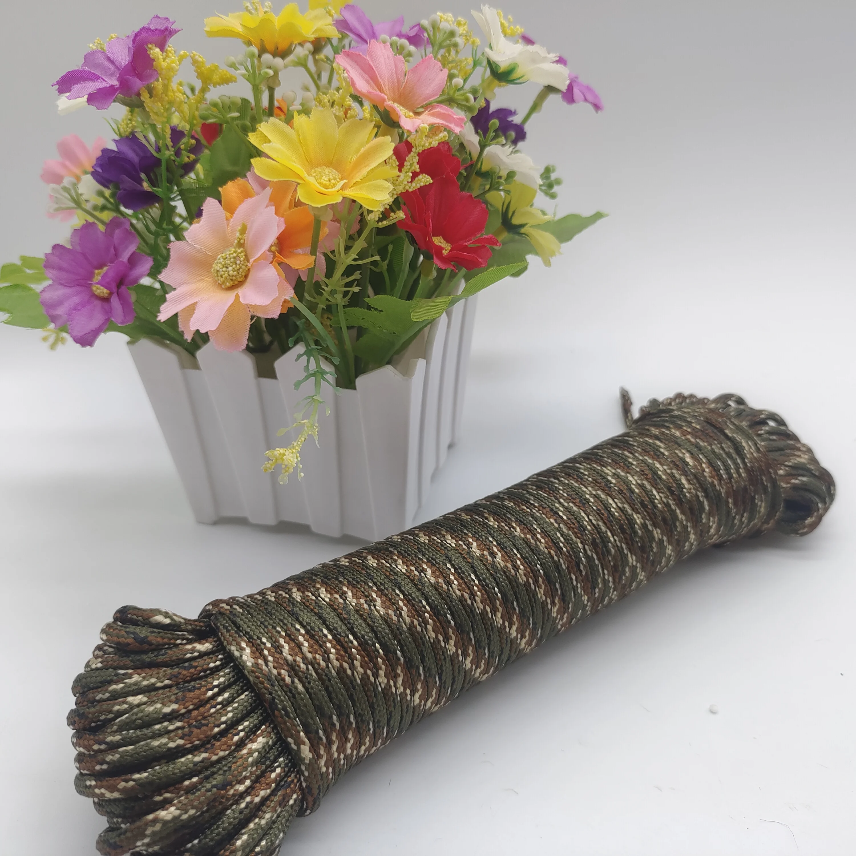 Multipurpose 4mm Luminous Rope Nylon Cord 550 Lbs Polyester Customized Braid 16 Strand Survival Rope