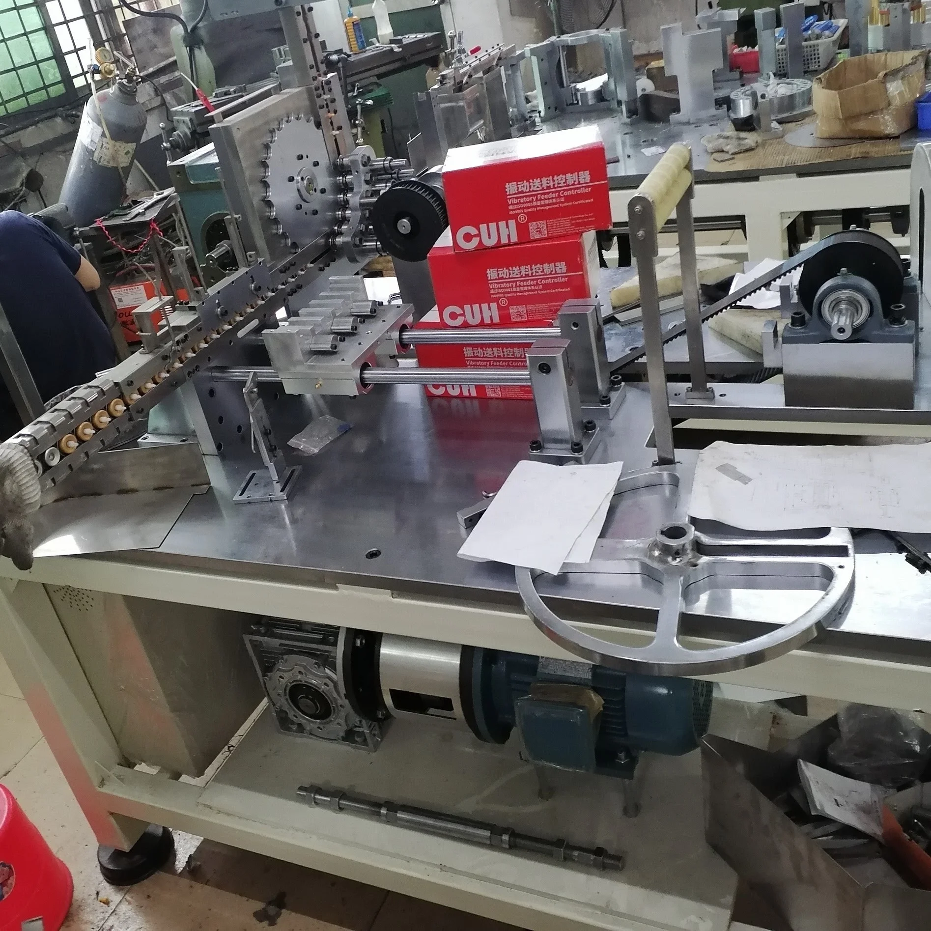 Professional manufacturing pump head and aerosol valve production assembly line. Automatic intubation assembly machine.