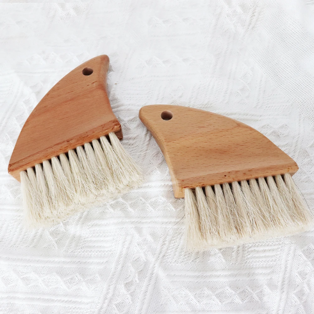 Factory Supply Free Custom Logo Shark Fin Wooden Handle Genuine Soft Horse Hair Sand Beach Cleaning Brush for Sand Remove