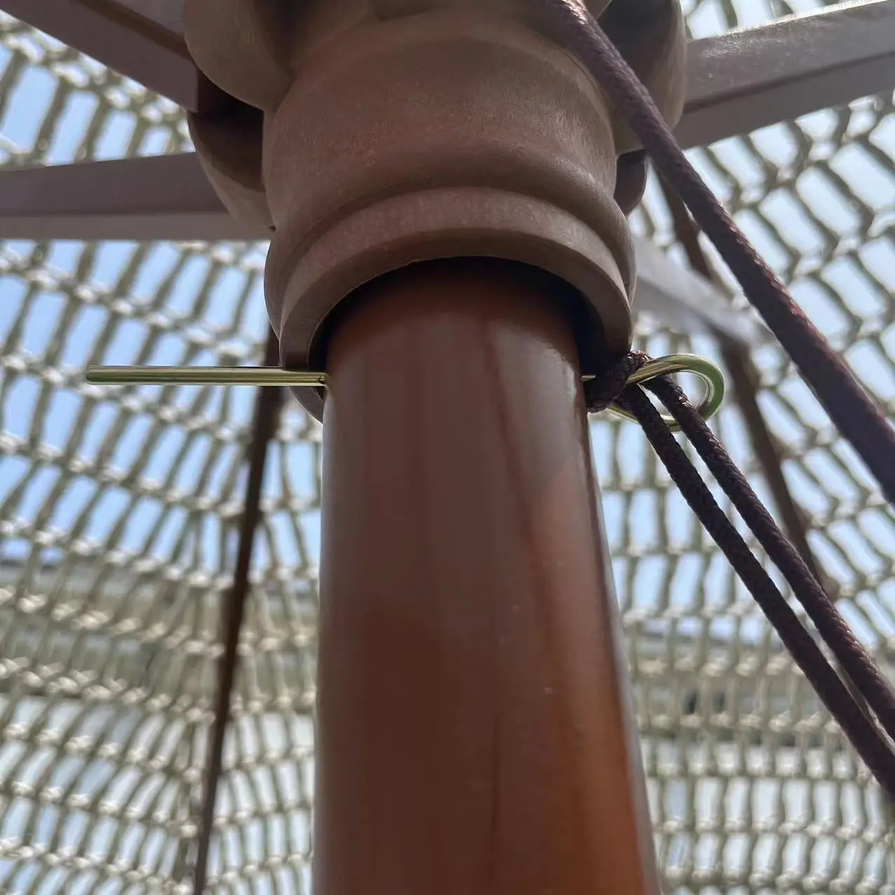 Outdoor Hand Woven Rope Sun Parasol Cotton Rope Braided Patio Garden Umbrella 2.5m Wooden Center Pole Patio Umbrella Custom Logo