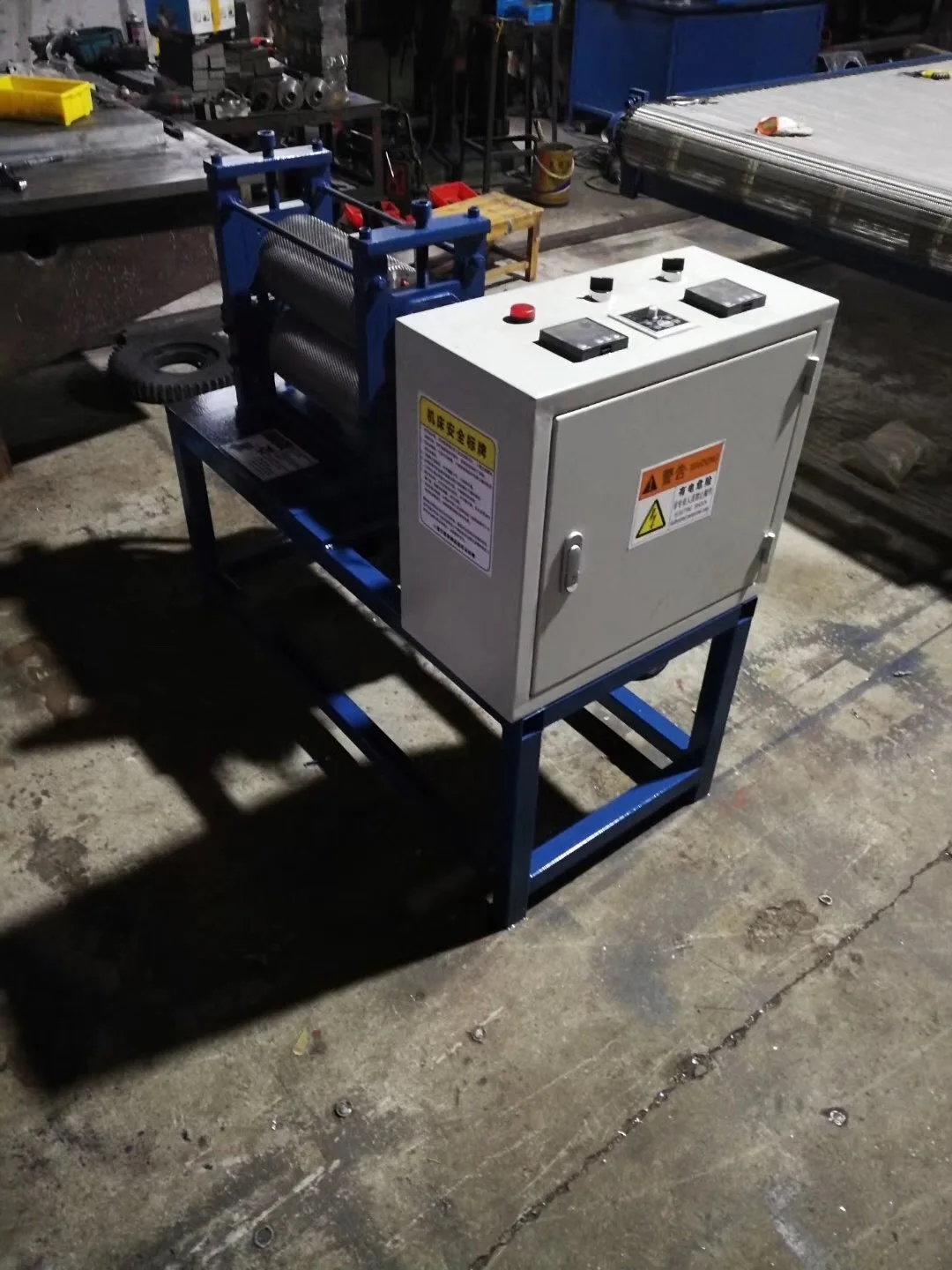 
High quality textile pattern embossing machine manufacturer and Cloth Embossing Machine 