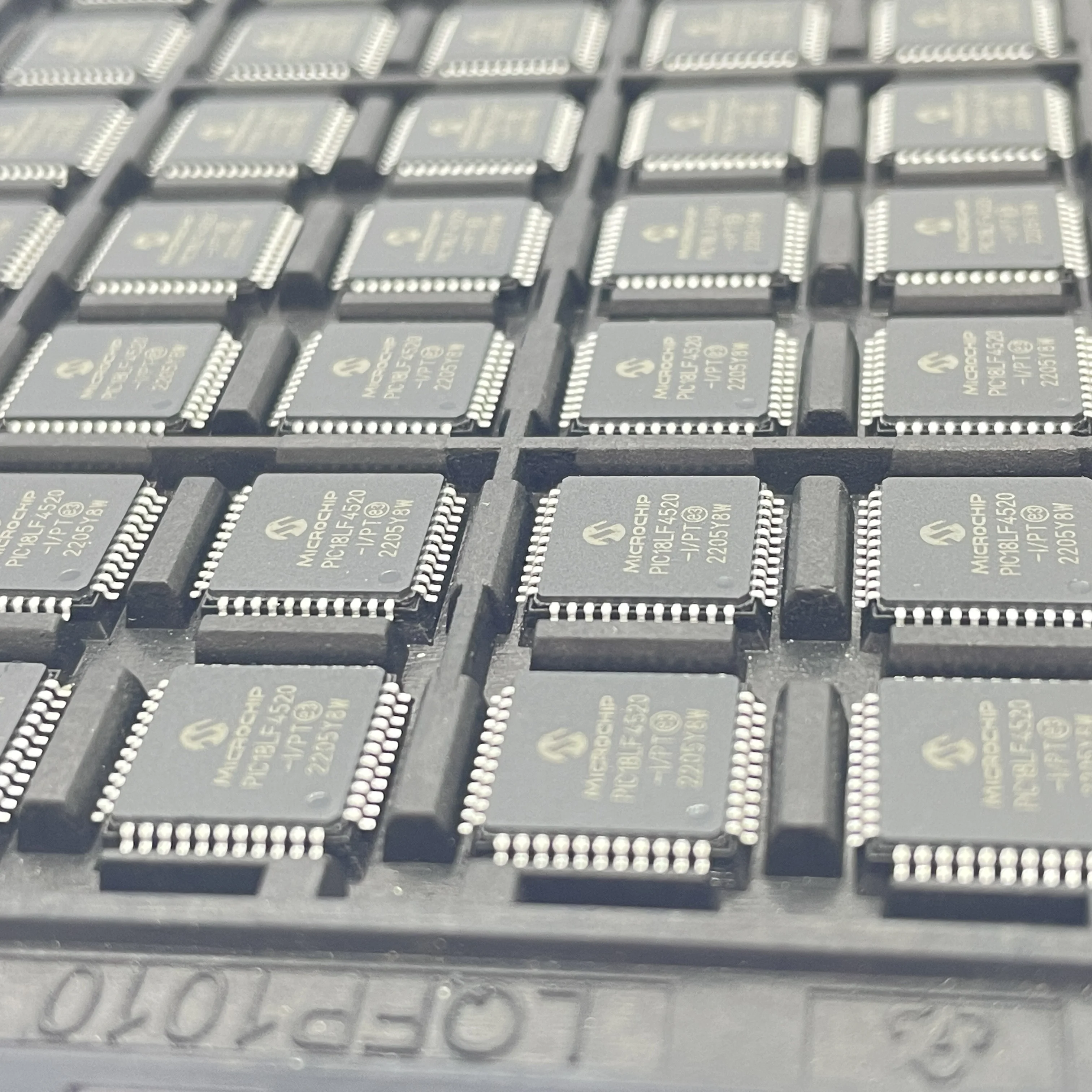 Electronic Components  PIC18LF4520-I/PT PIC18LF4520T-I/PT PIC18LF452-I/PT TQFP-44 New and Original (in stock)