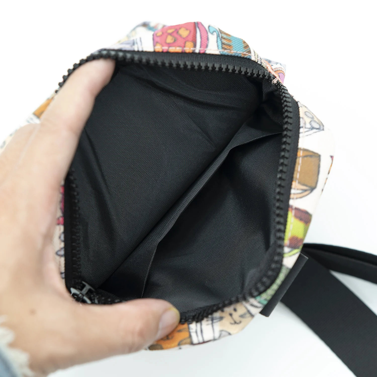 OEM China manufacturer small unisex casual sling chest pack cellphone crossover shoulder bag for men women