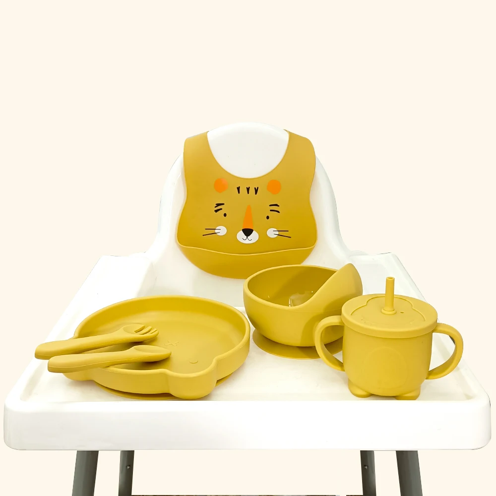 SET7111ASF Kids Dining Set Infant Tableware Weaning Kit Food Grade Baby Bowl Printed Bibs Suction Plate Spoon And Fork
