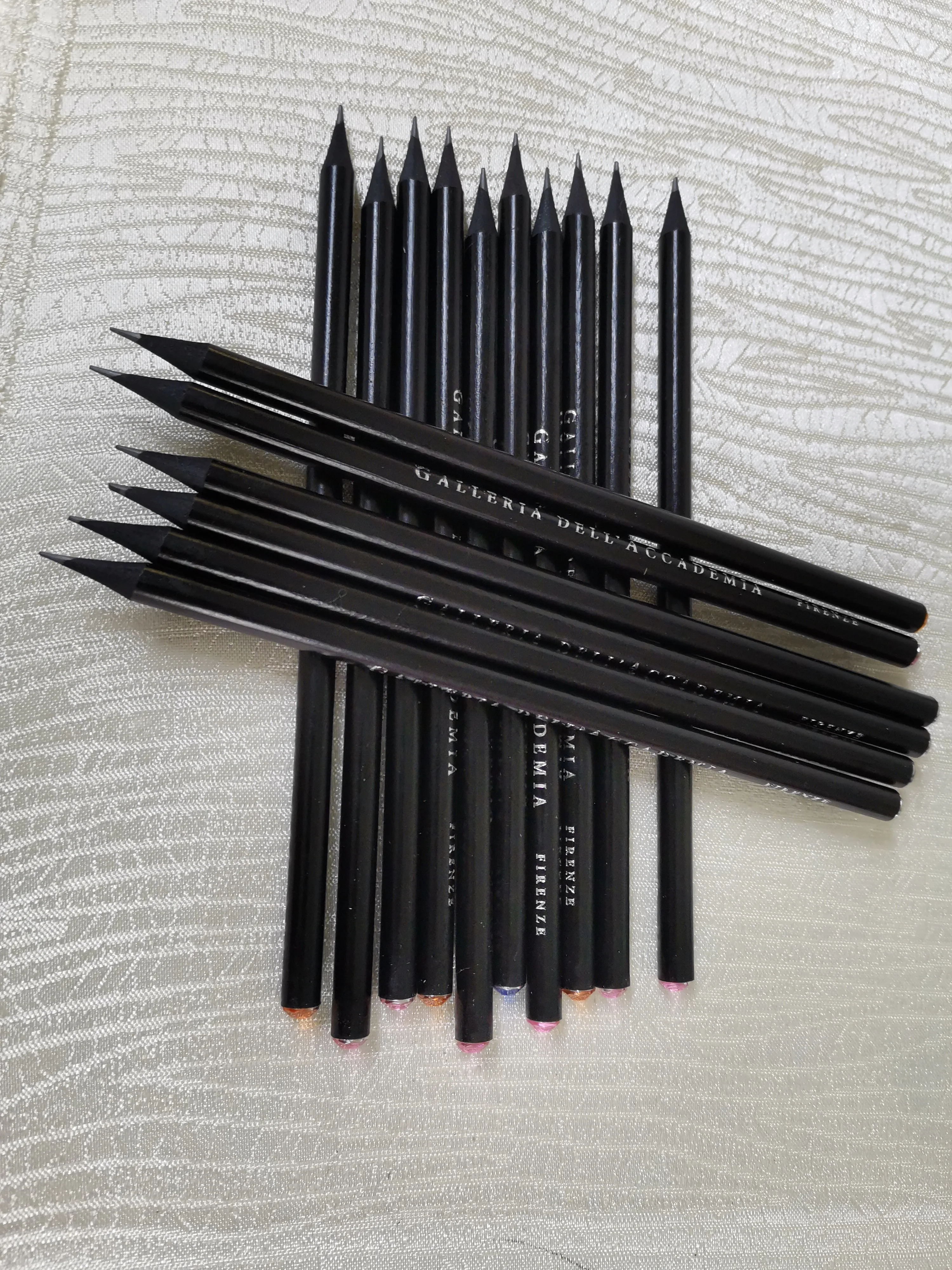  Круглая карандаш HB Fancy Blackwood с украшением на верхней части