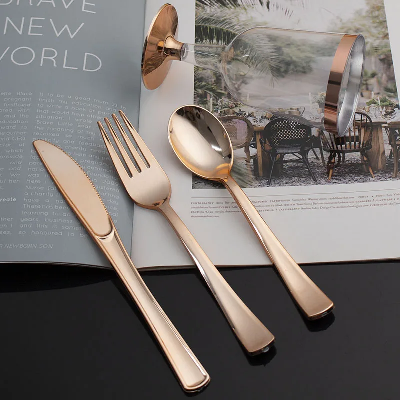 Plastic disposable party supplies kits cutlery disposable cups and round plates disposable tableware for party wedding