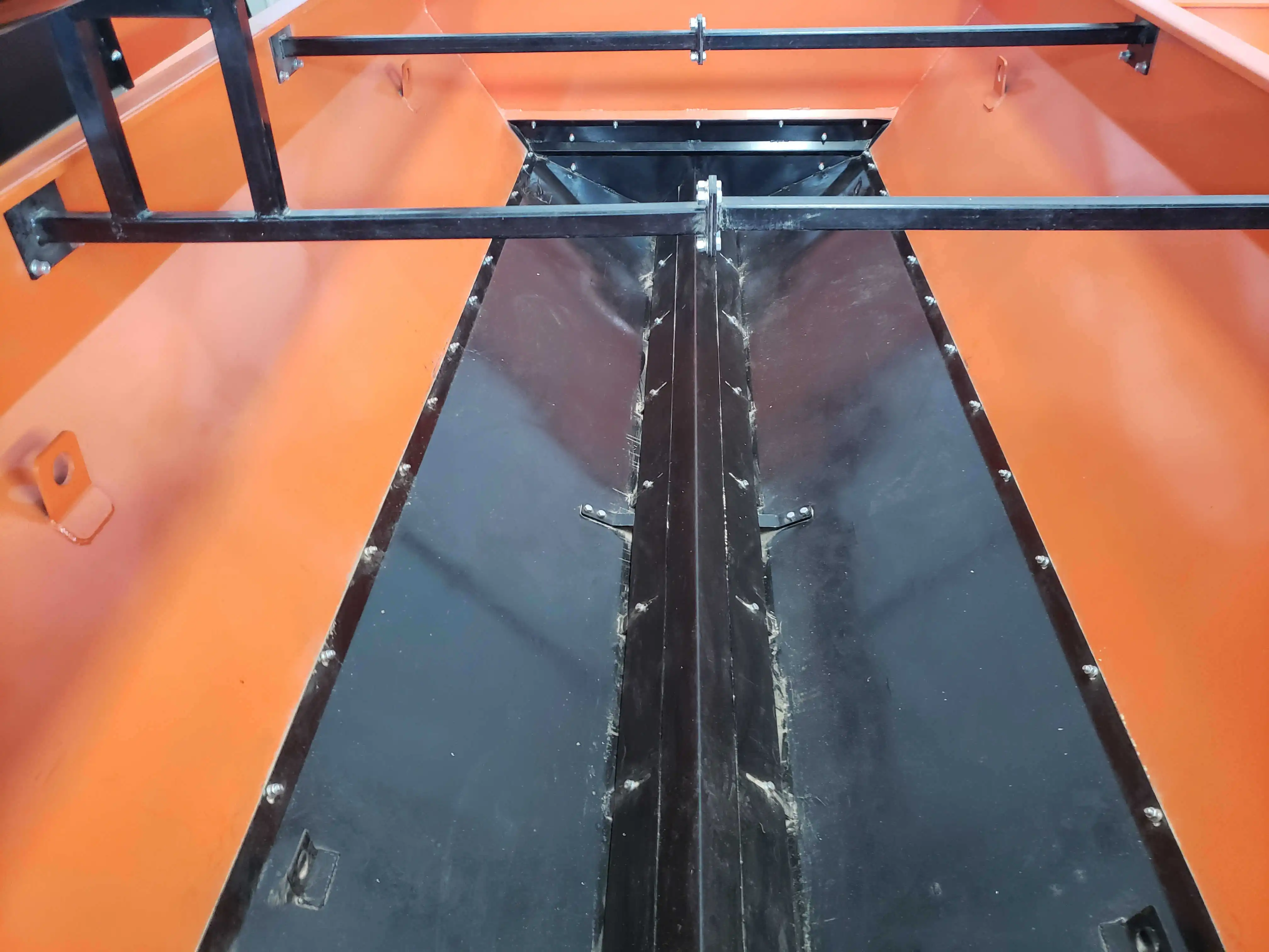 Tractor trailed Grain chaser with rotating auger for grain transporting and unloading