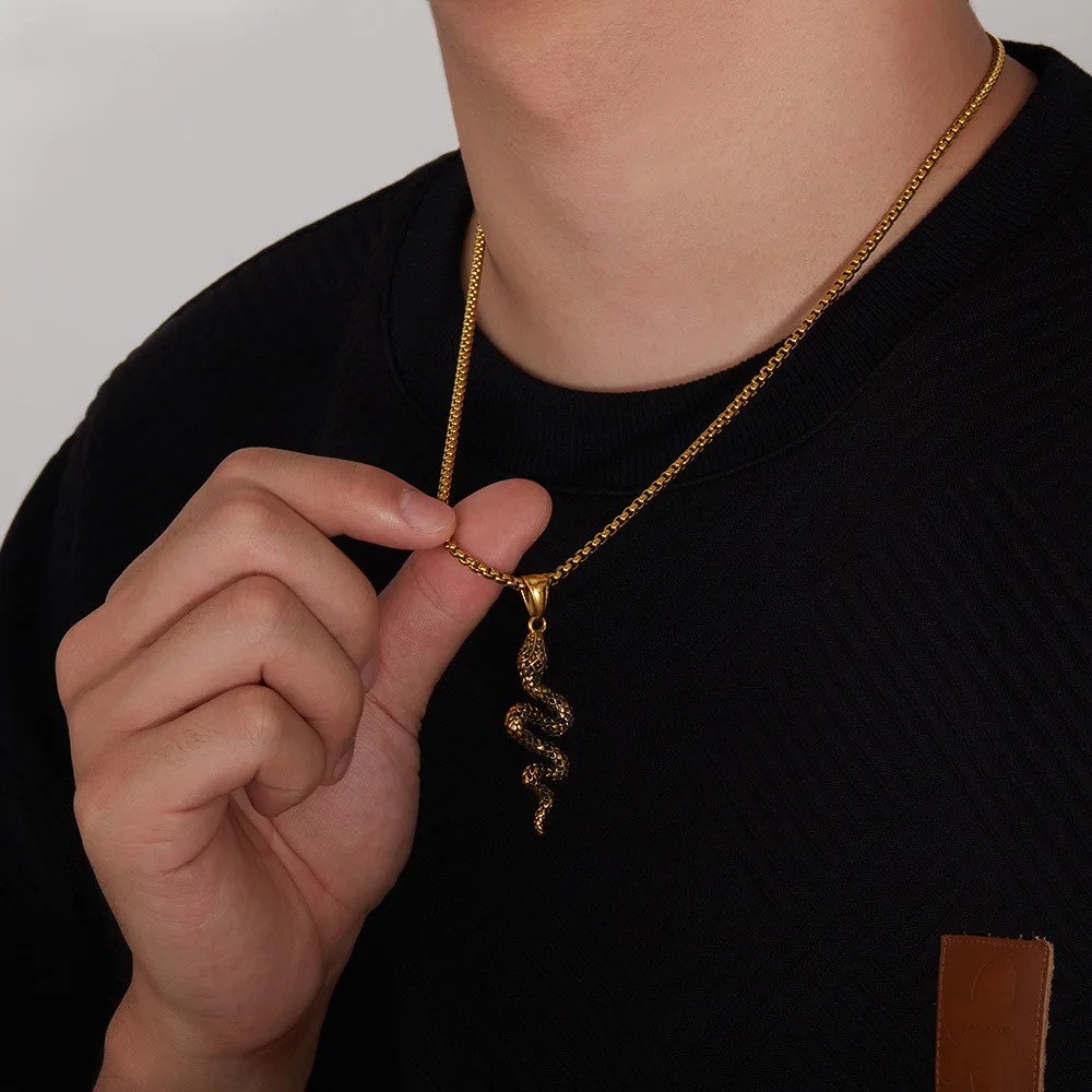 ODM Hot selling personality creative stainless steel serpentine pendant necklace Hip hop snake fashion jewelry necklaces men