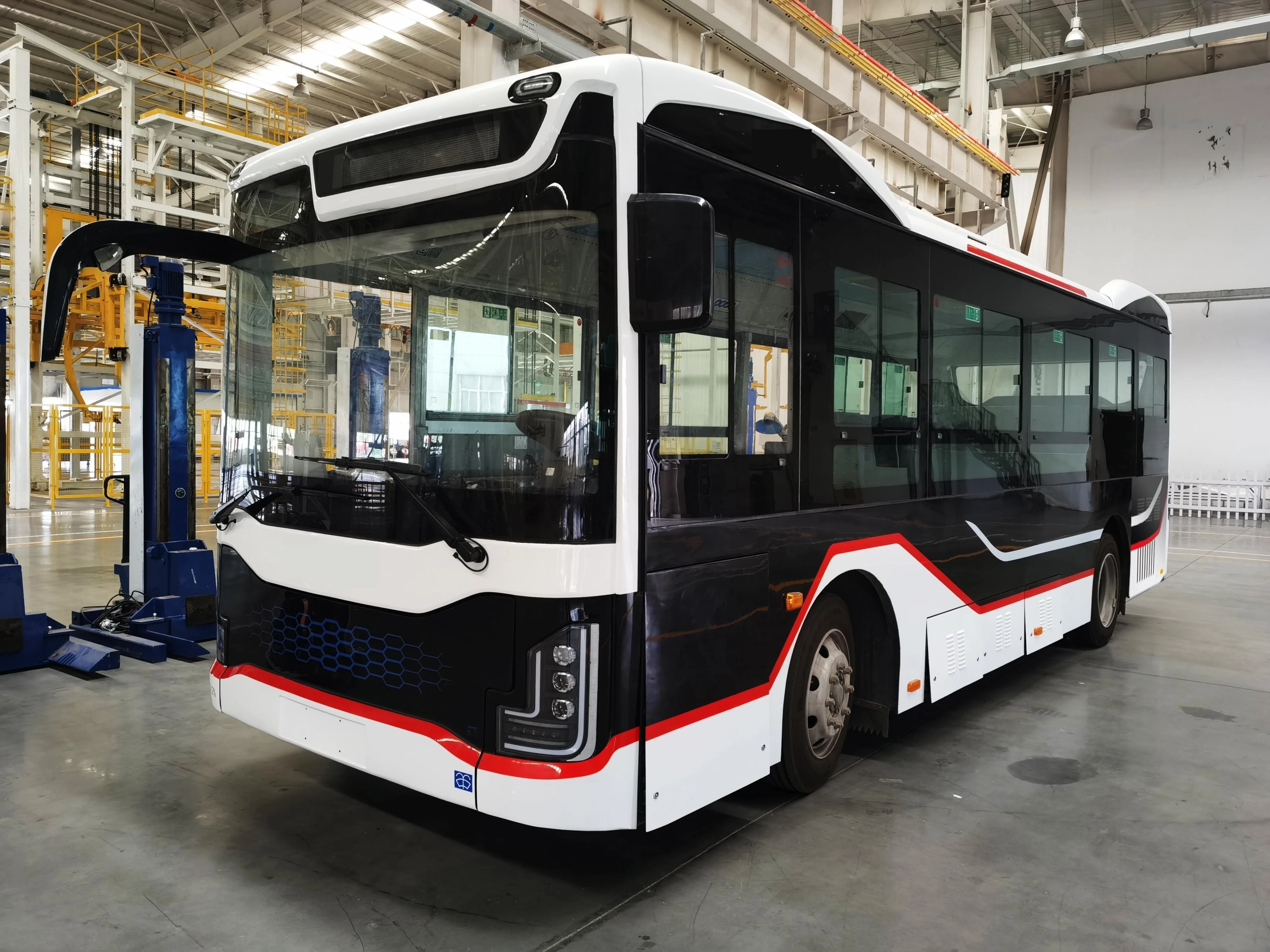 
SYP SHE6850PEV 8.5 meter pure electronic bus with 60 passenger load ECE approve 