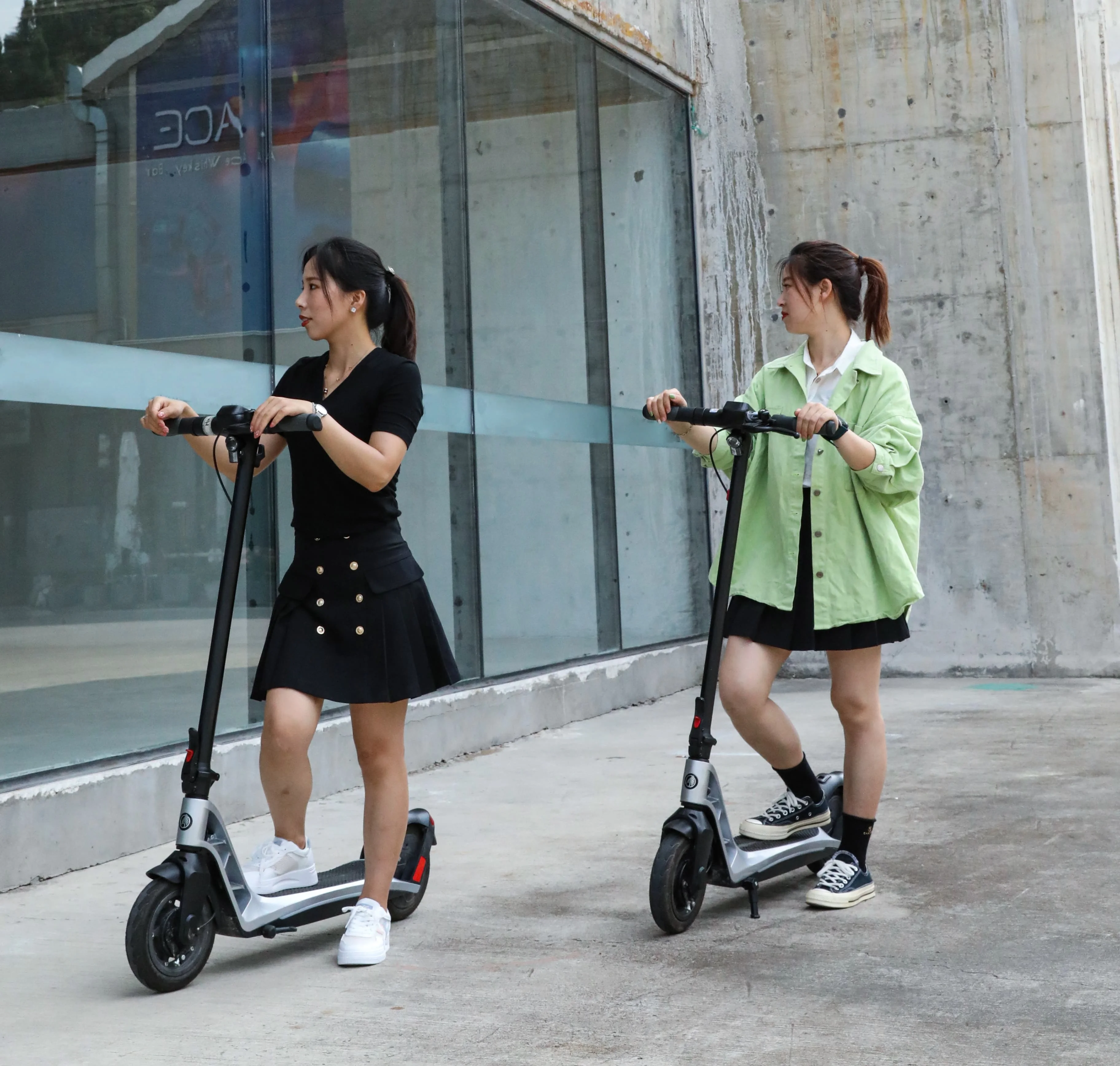 Smart 8.5 Inch Electric Skateboard  on Sale Lightweight Trotinette Electrique Electric Scooters  Scooter Brushless Dc Motor