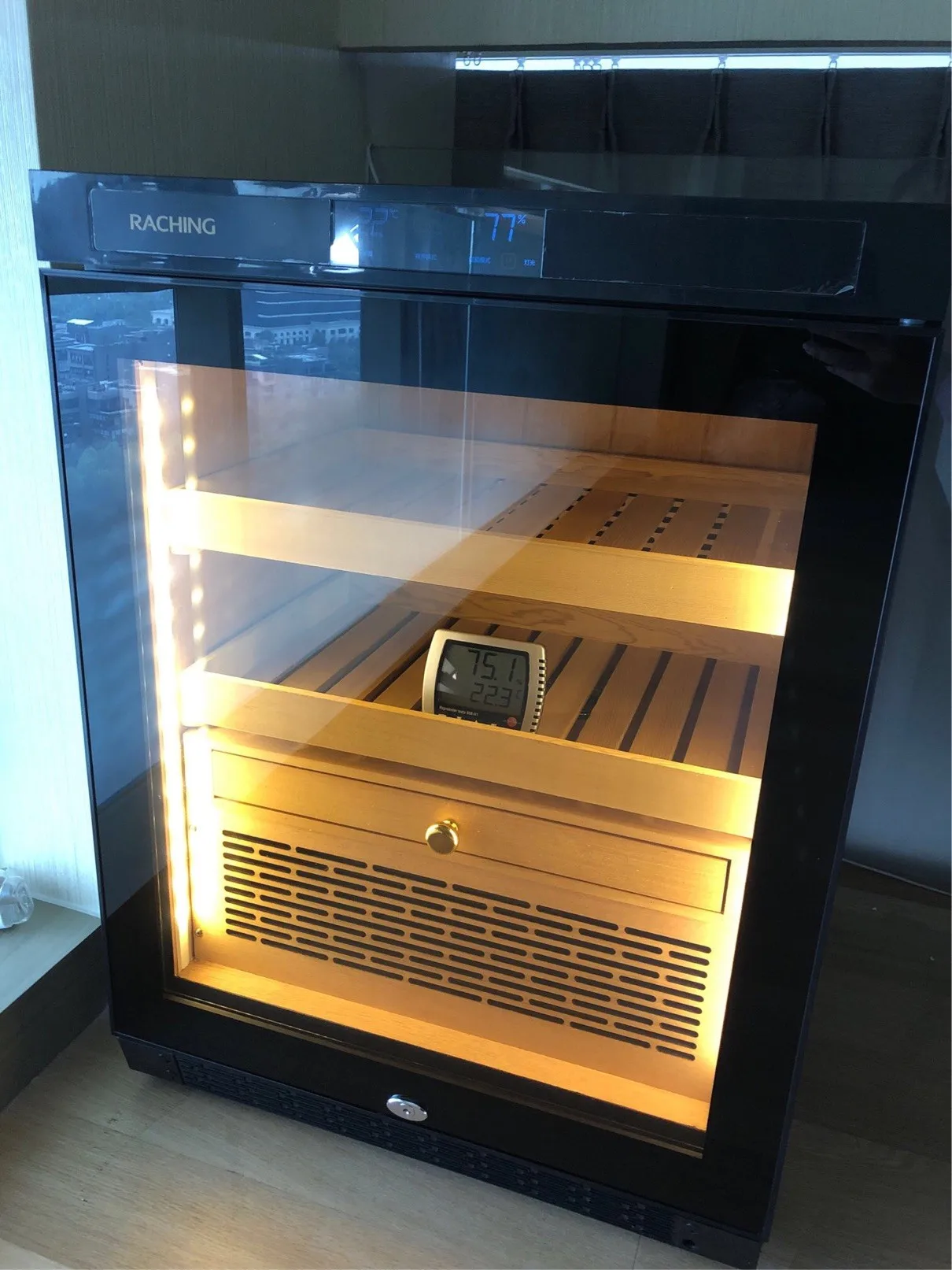 Factory Direct Offer Premium Wooden Precise Climate-controlled electronic cigar cabinet humidor