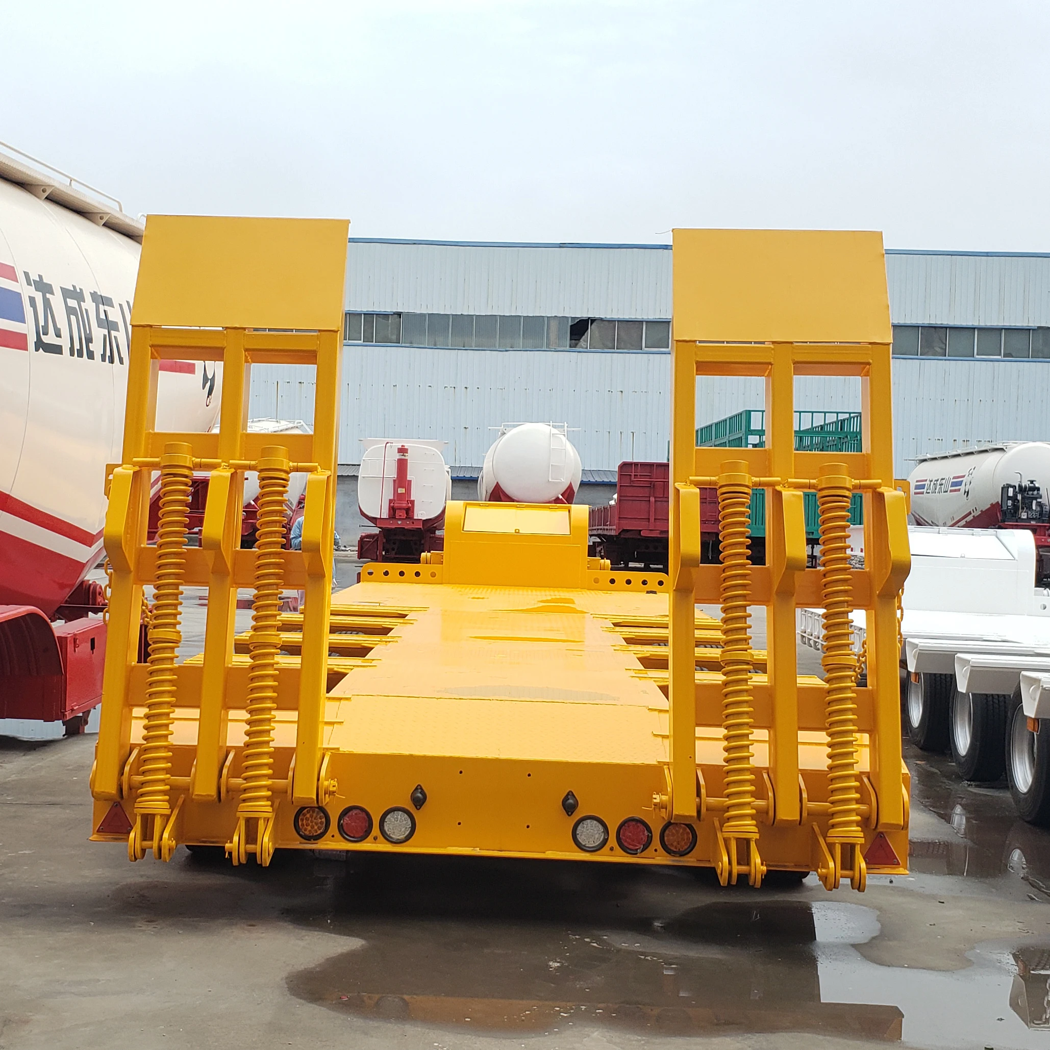 4 Axles Lowbed Semi Trailer Heavy Machinery Transport Lowbed Semi Trailer For Sell