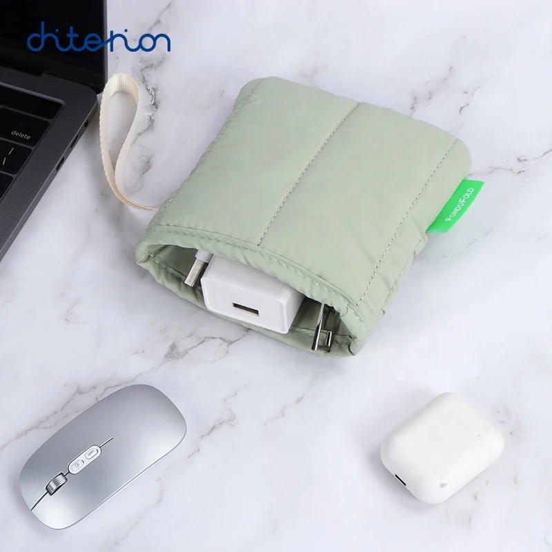 Custom logo fashion women wholesale quilted pc work laptop carrying case 13inches 14 inches laptop puffer protective case