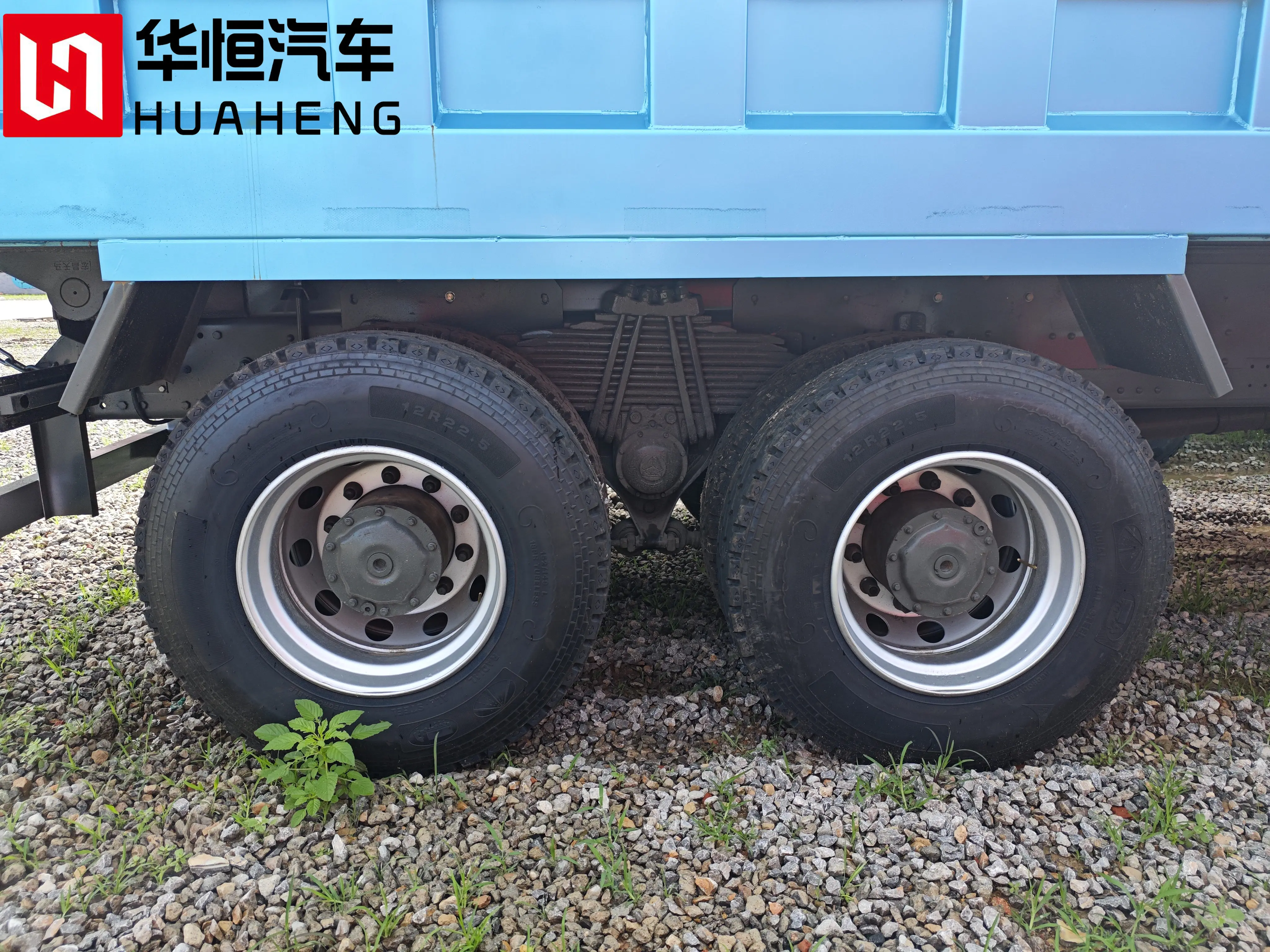 Новый Sinotruk HOWO 8x4 синяя механическая коробка передач на дизельном топливе двигатель Weichai самосвал 12 шин левый сегмент головка
