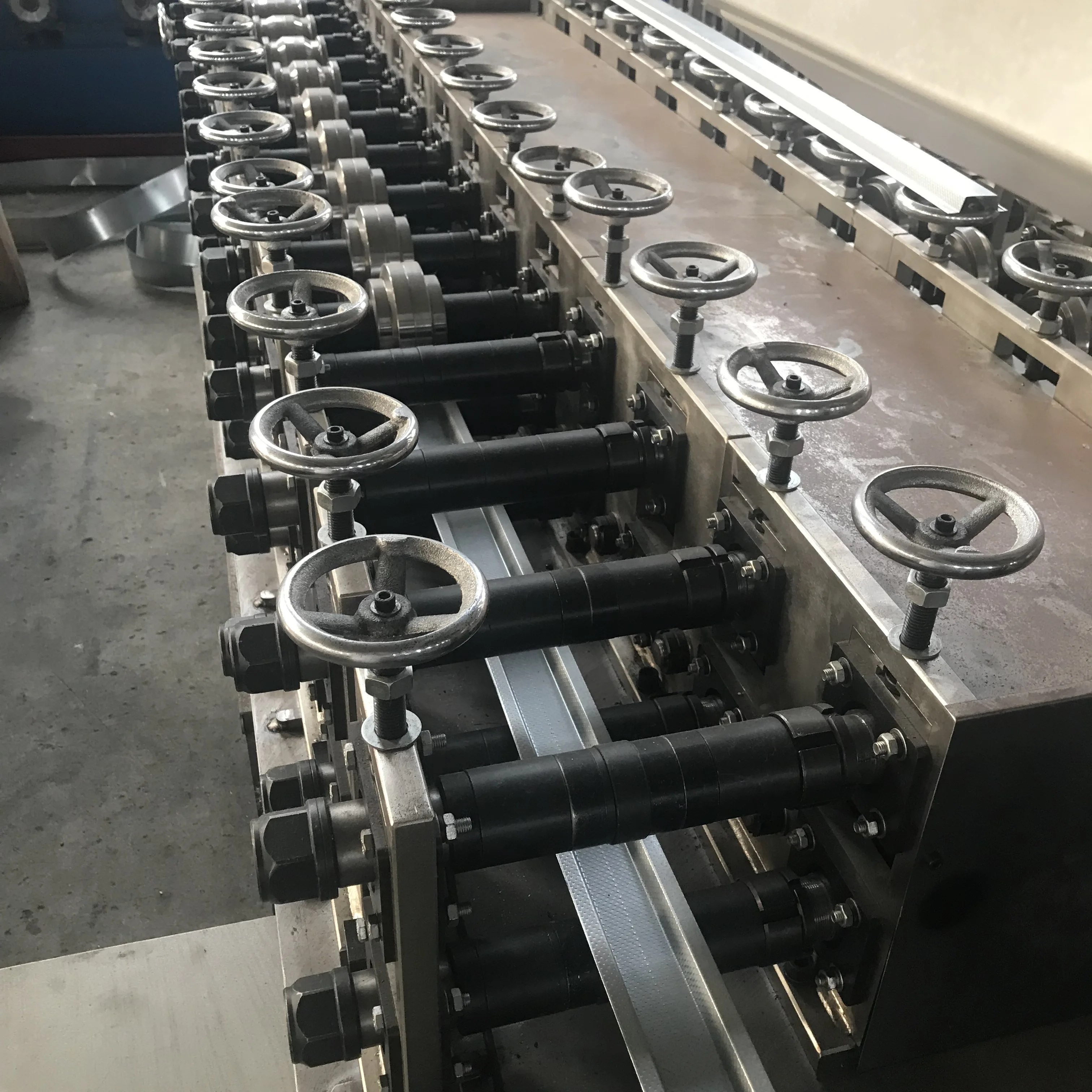 Galvanized C U  Light Gauge DryWall Channel Track Truss Two In One Double Row Light Gauge Steel Roll Forming Machine