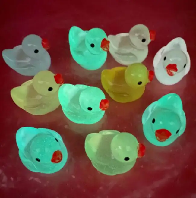 Glow In Dark Resin Ducks Charms Home Decorate Miniature Microlandschaft Yellow Ducks Resin Crafts Ornaments