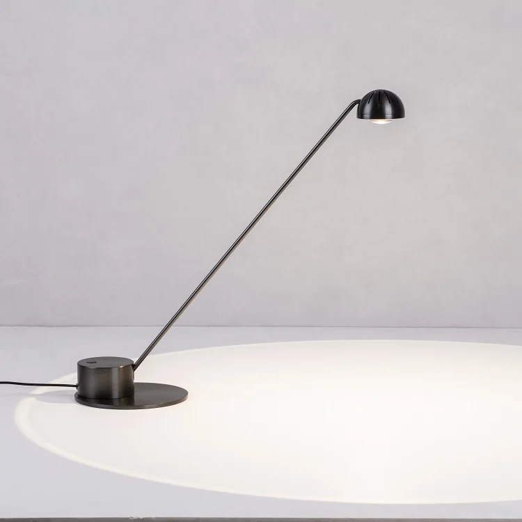 Nordic Minimalist Vintage LED Desk Lamp Uniform Focus Light Study Lamp Home Office Led Desk Light Black Computer Lamp