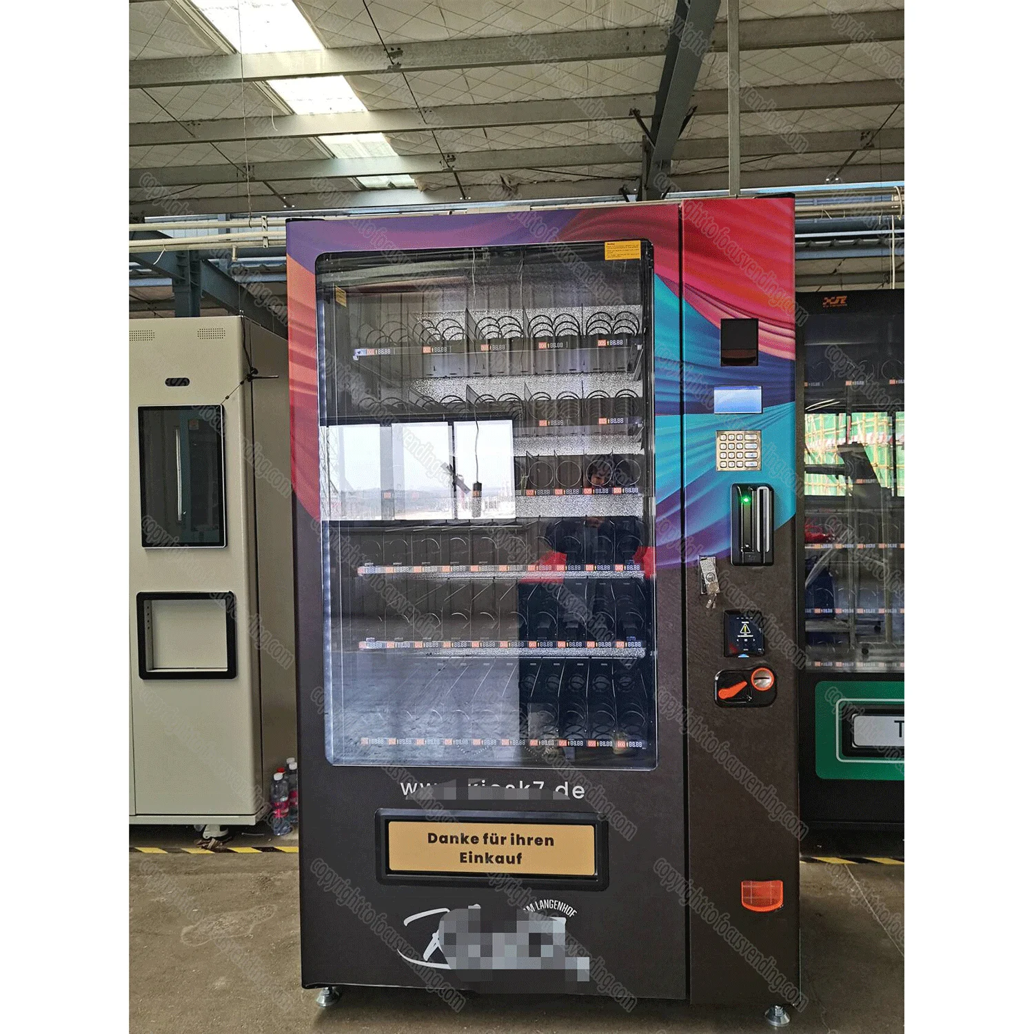 Anti-theft snack drinks combo vending machine automatic vending machine with QR code payment