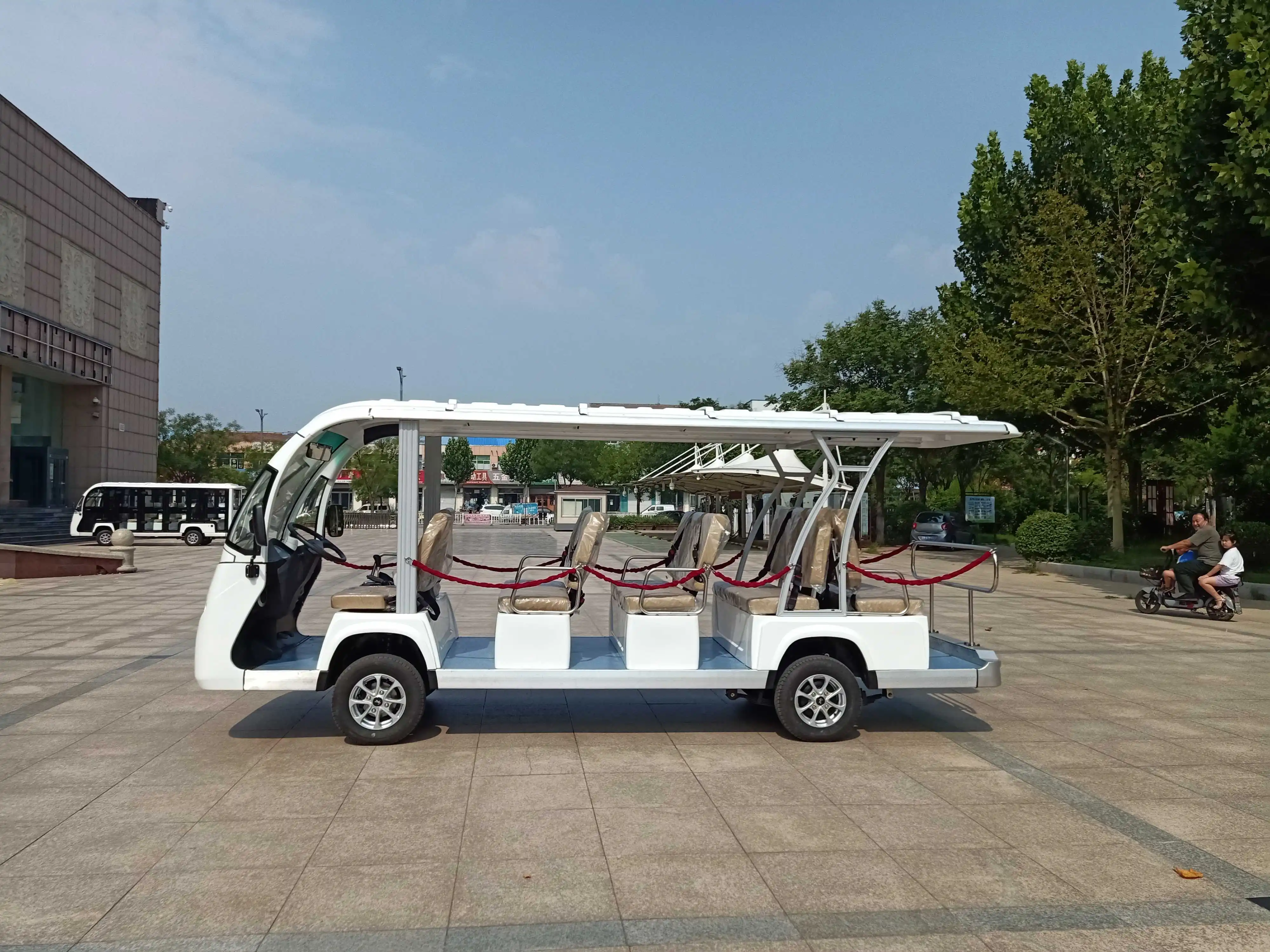 Classic 14-Seater Fully Enclosed Sightseeing Bus & Car Glass Doors Powered Holiday Style Can Be Added Your Collection