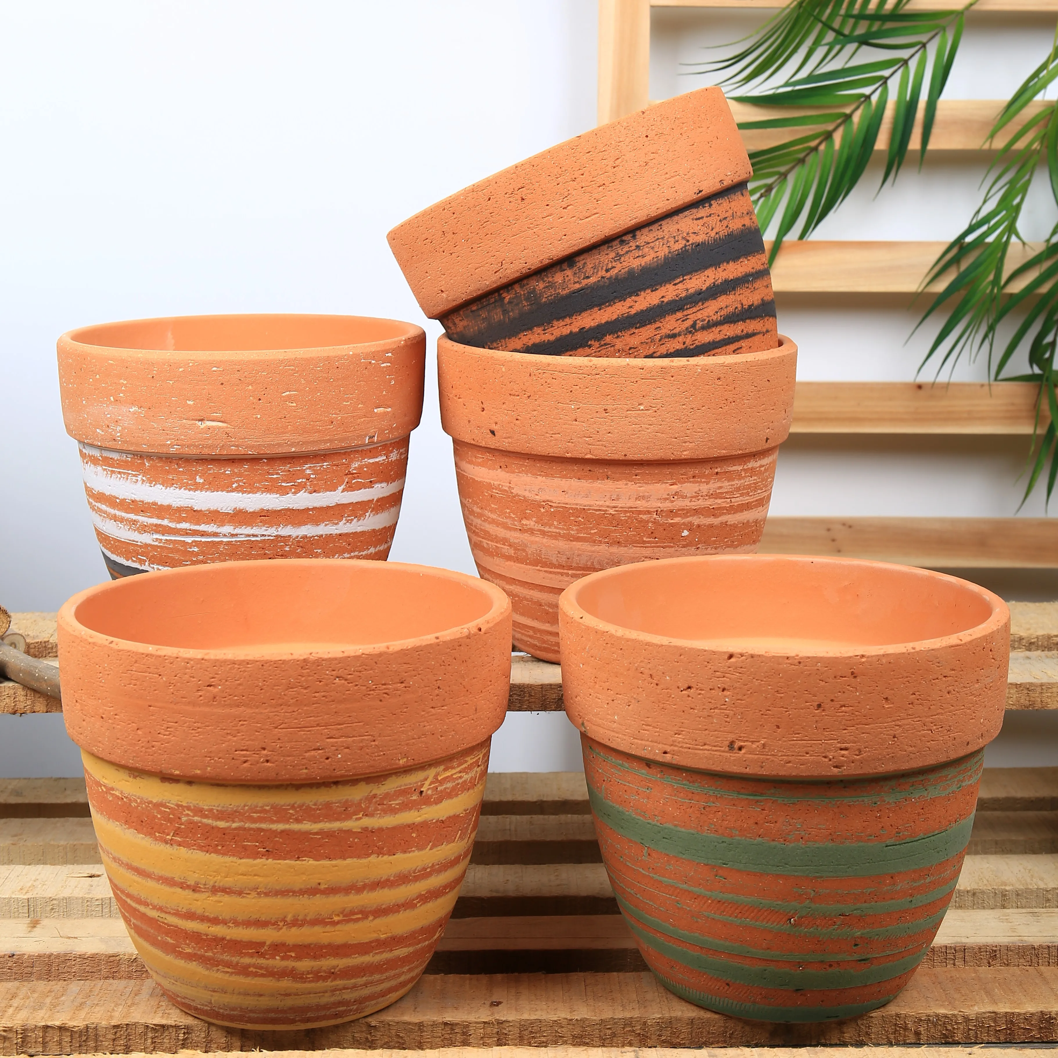 Terra Cotta Clay Pot Rustic Abstract Stripe Design Antique Flowerpots for Garden Decoration or Room Occasion Floor Application