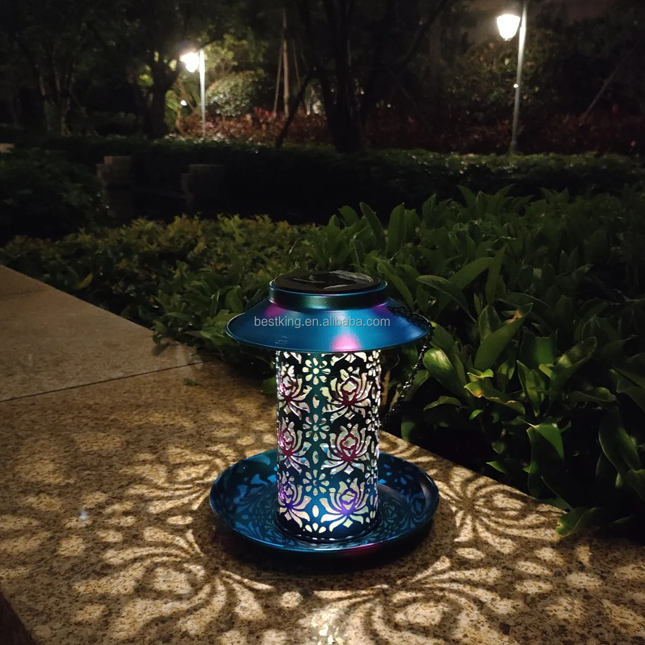Waterproof IP44 solar powered metal hanging bird feeder outdoor hanging lantern for garden decoration