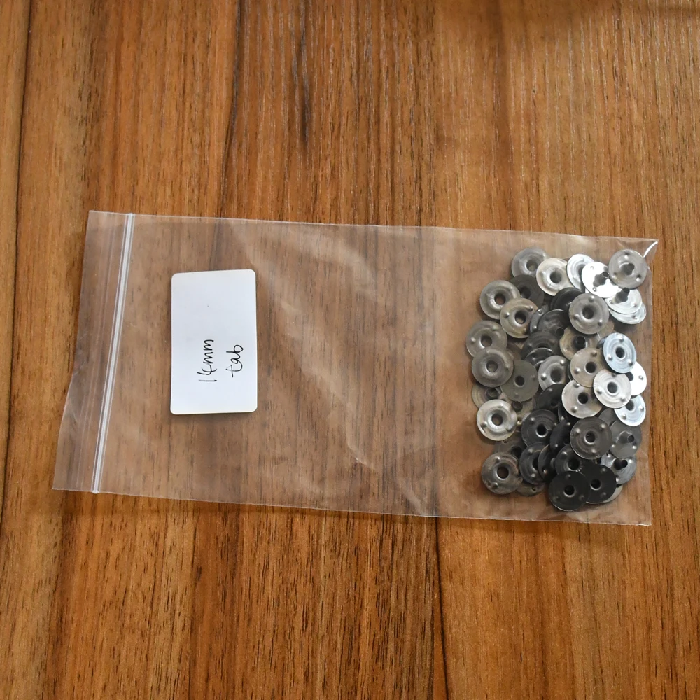 wick center device for making candle