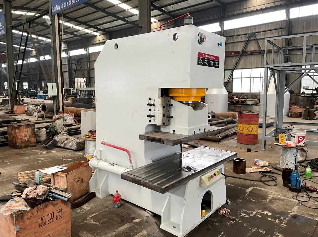 Small hydraulic punch press for eyelet making machine