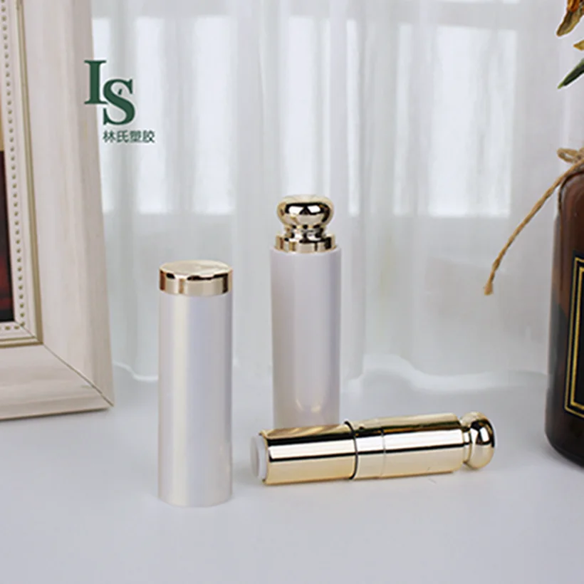 2022 Cosmetics Luxury Red Lipstick Tube Shiny Custom Lipstick Plastic Lipstick Tube