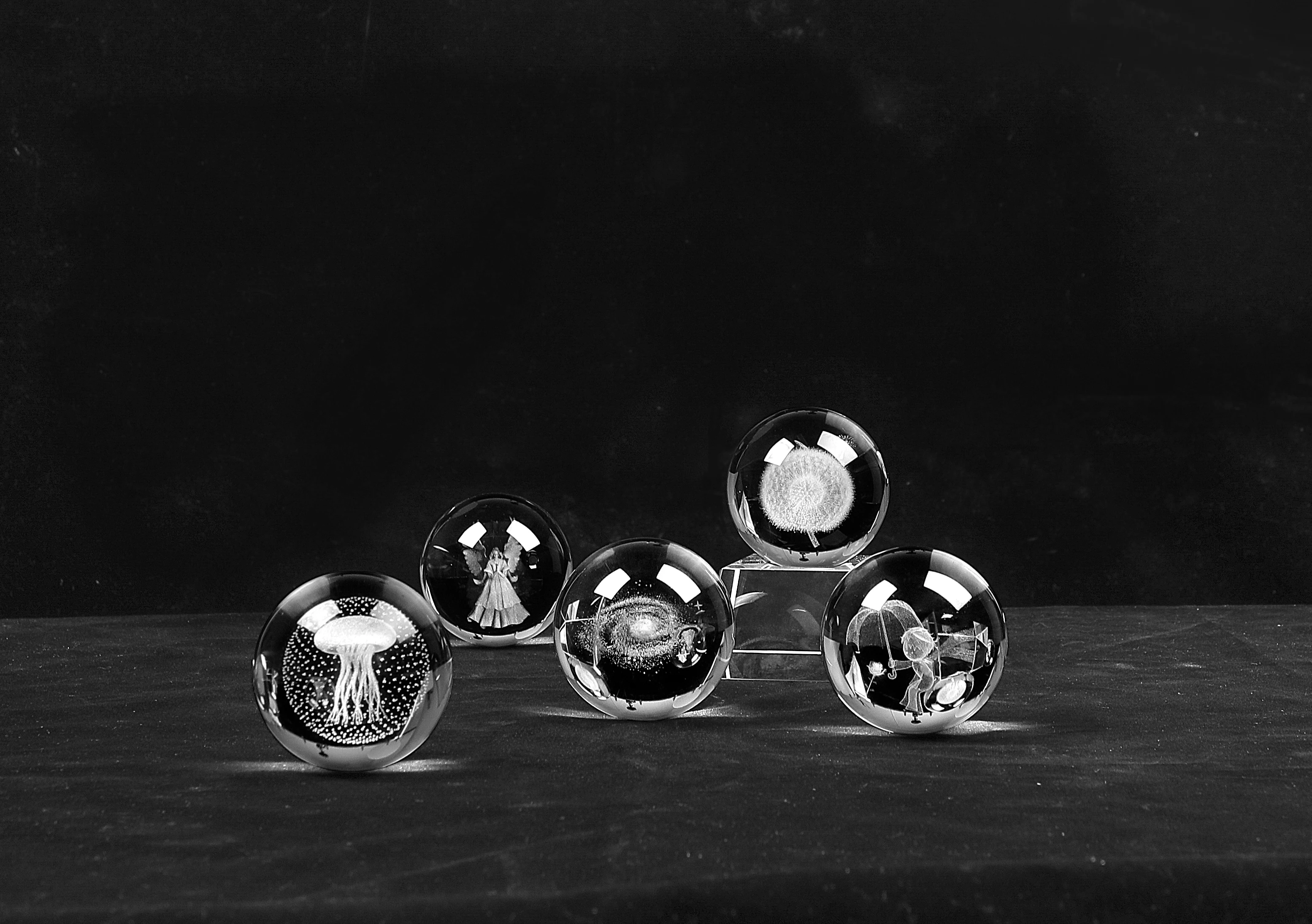 Factory sale crystal glass ball Personality pattern Pattern customization 75mm crystal ball