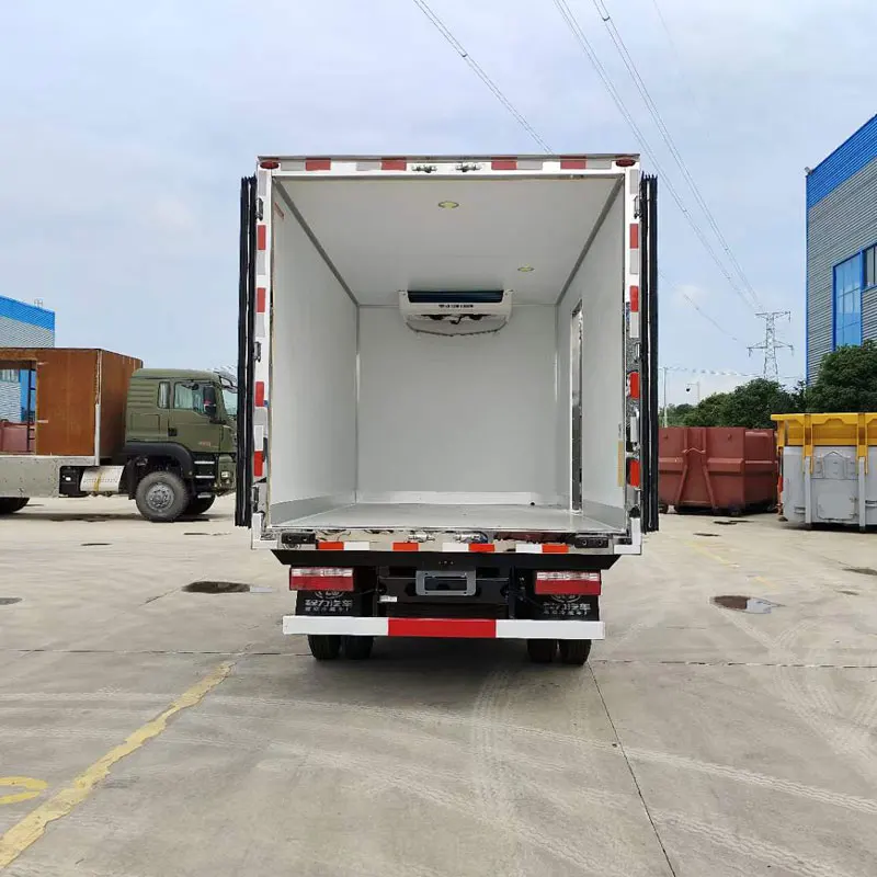FAW 4X2 Refrigerated Truck for Freezing and Transporting Vegetables and Meat