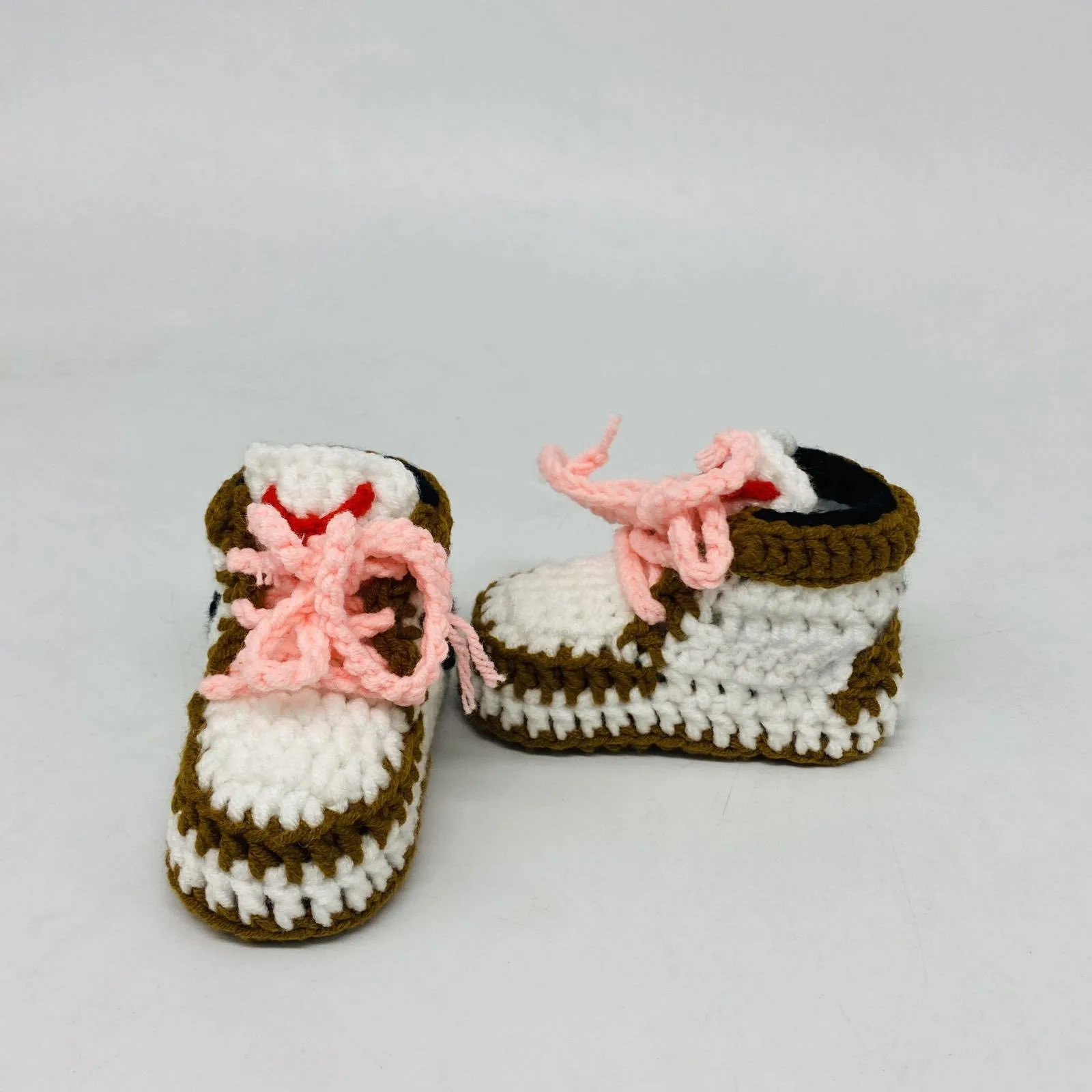 Factory supply handmade crochet baby brown sport shoes for boys and girls customized