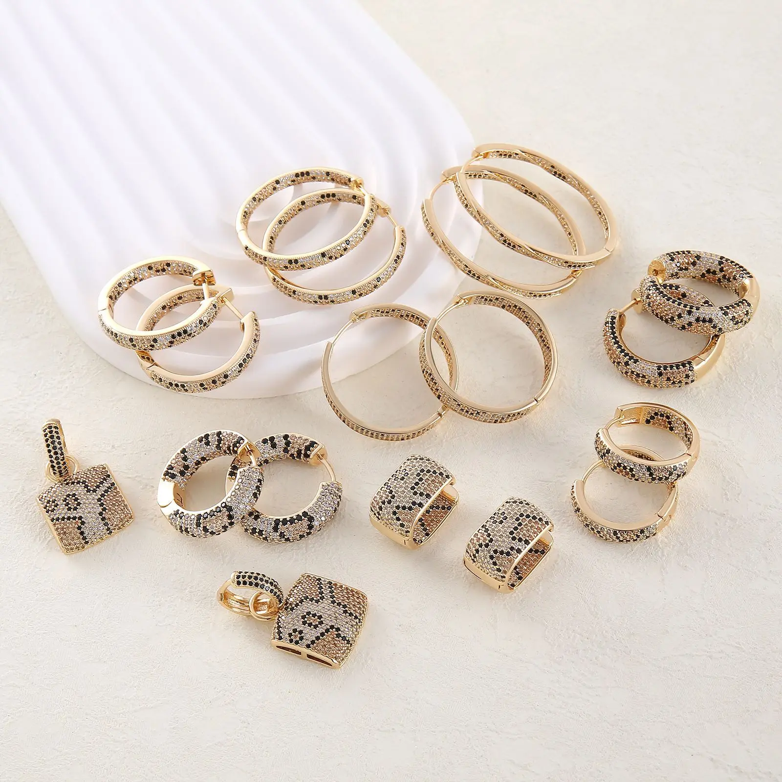 Женские позолоченные серьги-кольца