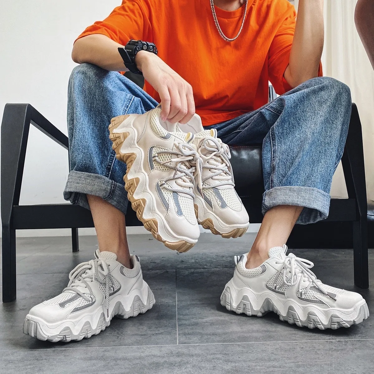China low cut nonslip walking casual thick sole platform shoes light reflecting elevated retro fashion boy sneakers for men